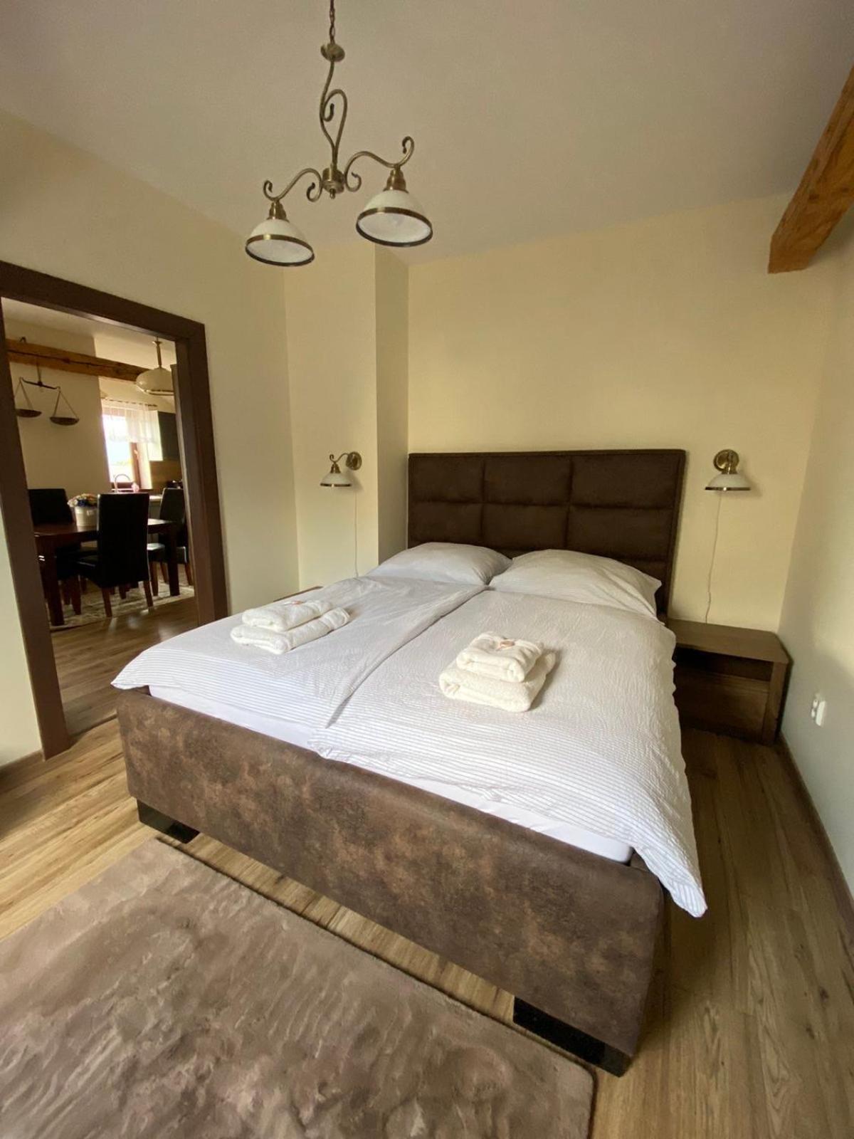 Apartment with Balcony - Photo 2