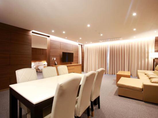 Large Double or Twin Room photo 2