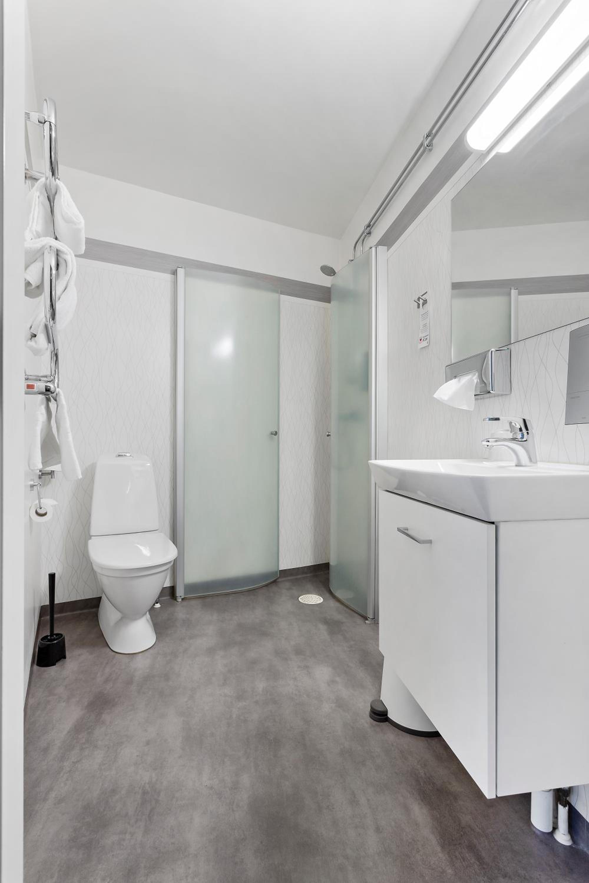 Standard Queen Room - Photo 7