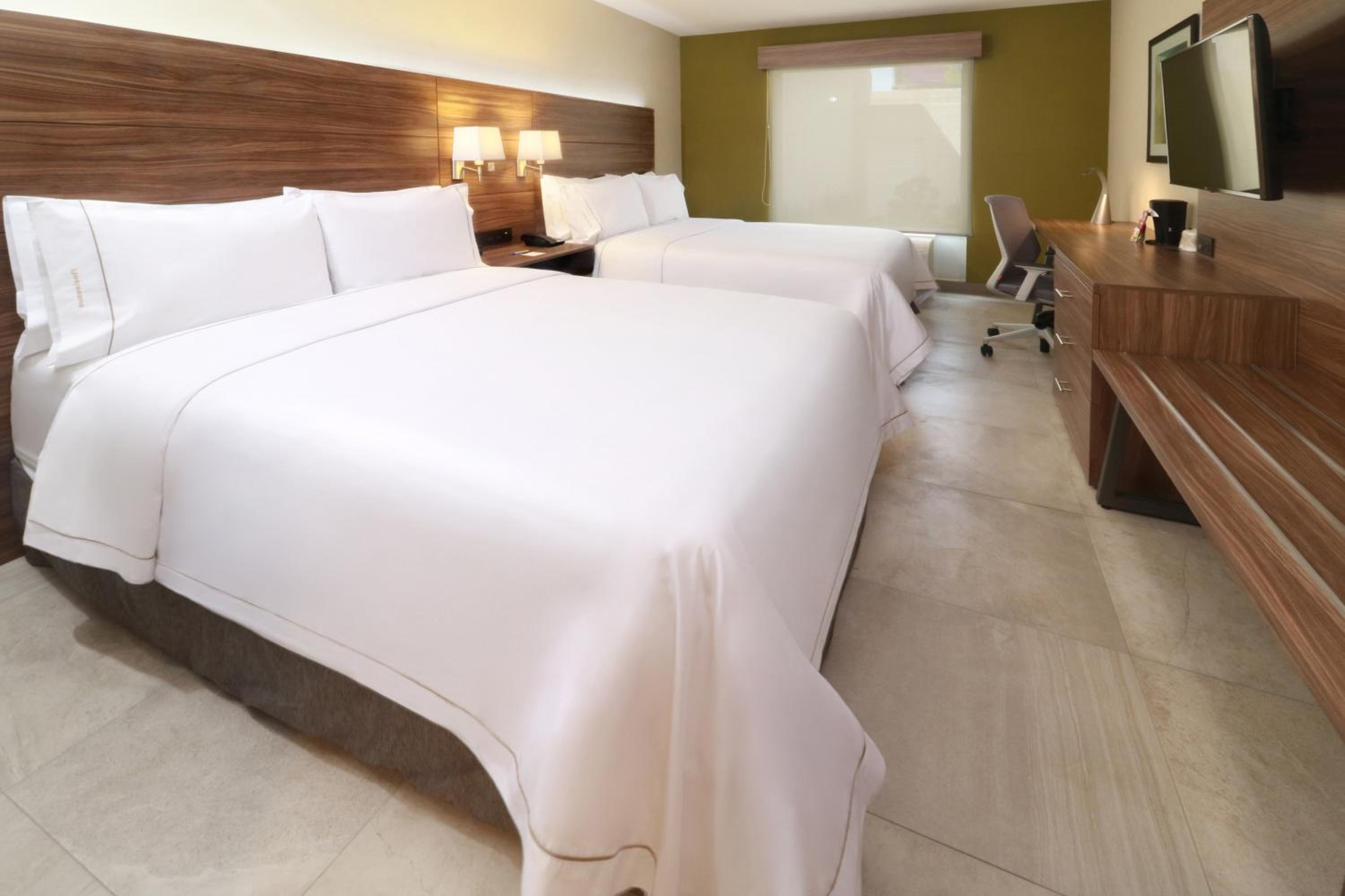 Deluxe Queen Room with Two Queen Beds - Non-Smoking