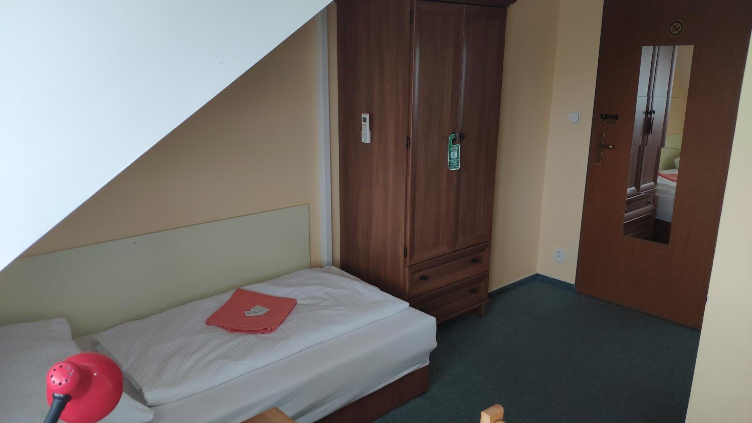 Twin Room with Private Bathroom photo 2