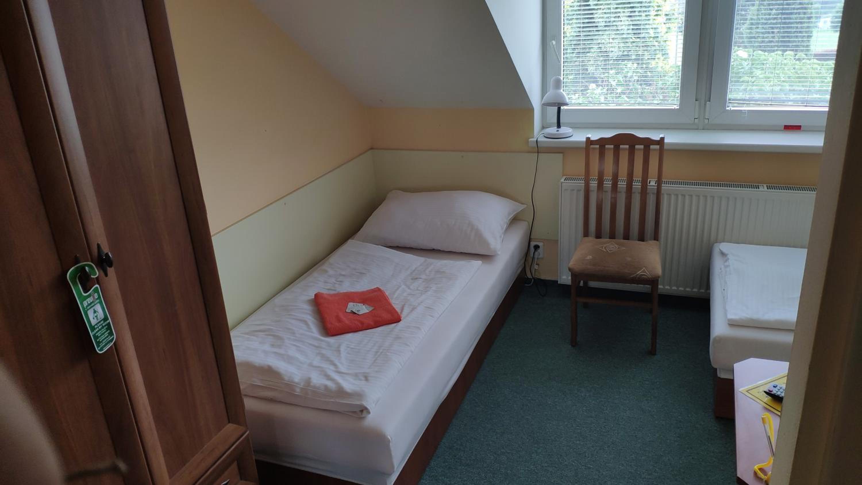 Twin Room with Private Bathroom photo 3
