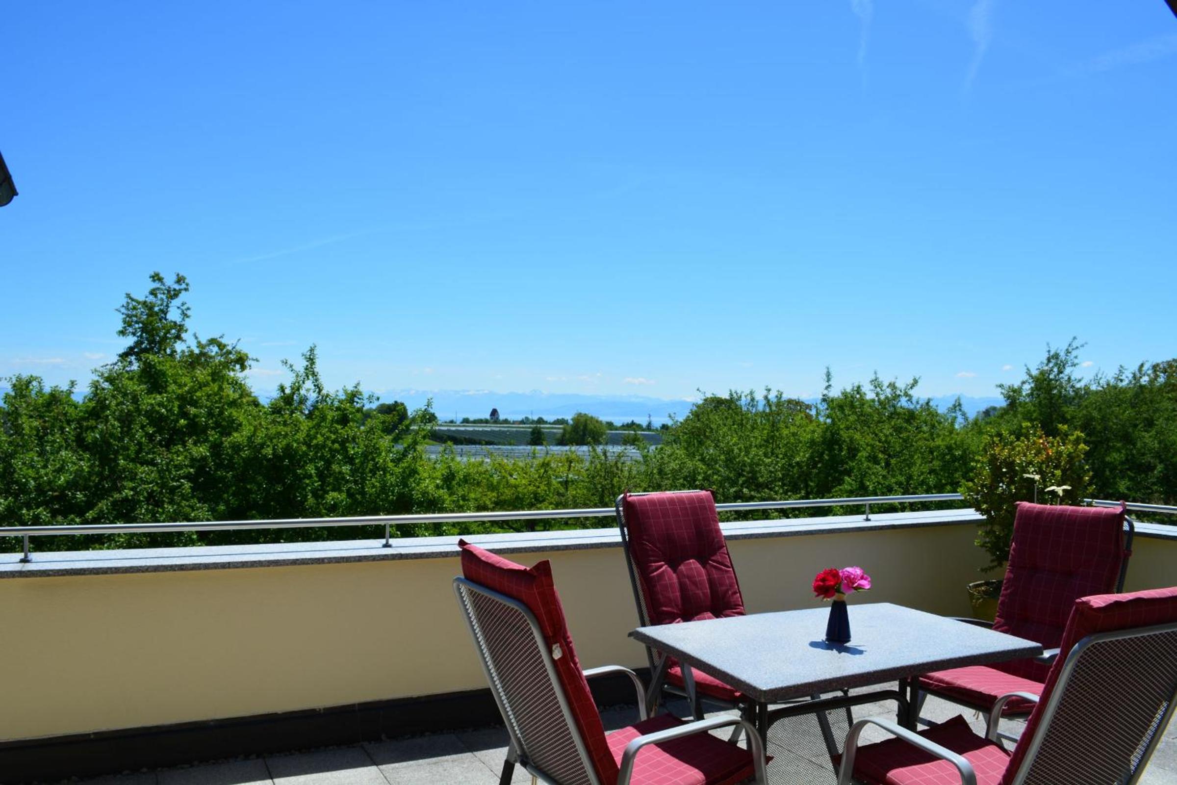 Two-Bedroom Deluxe Apartment with Garden View photo 2
