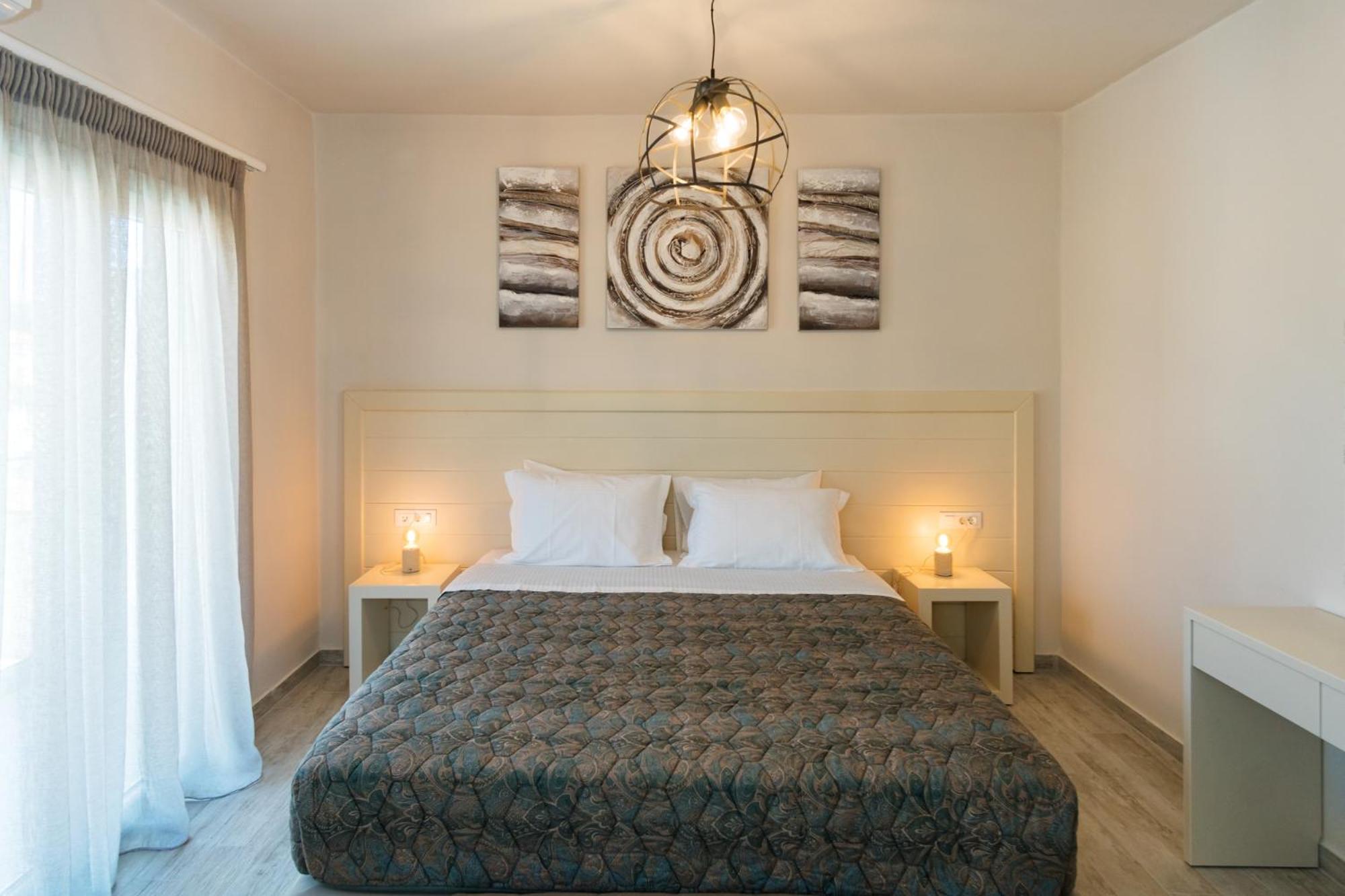 Deluxe King Room photo 1
