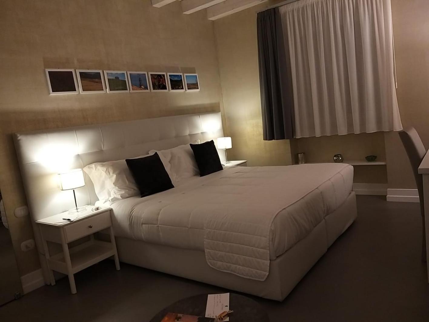 Deluxe King Room photo 2