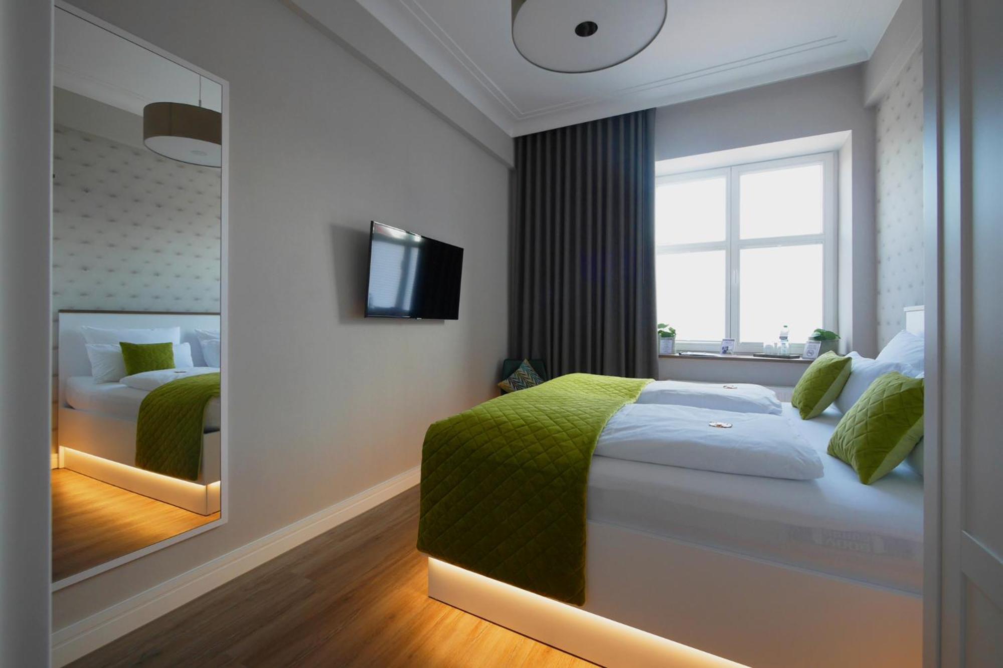 Double Room - Photo 7