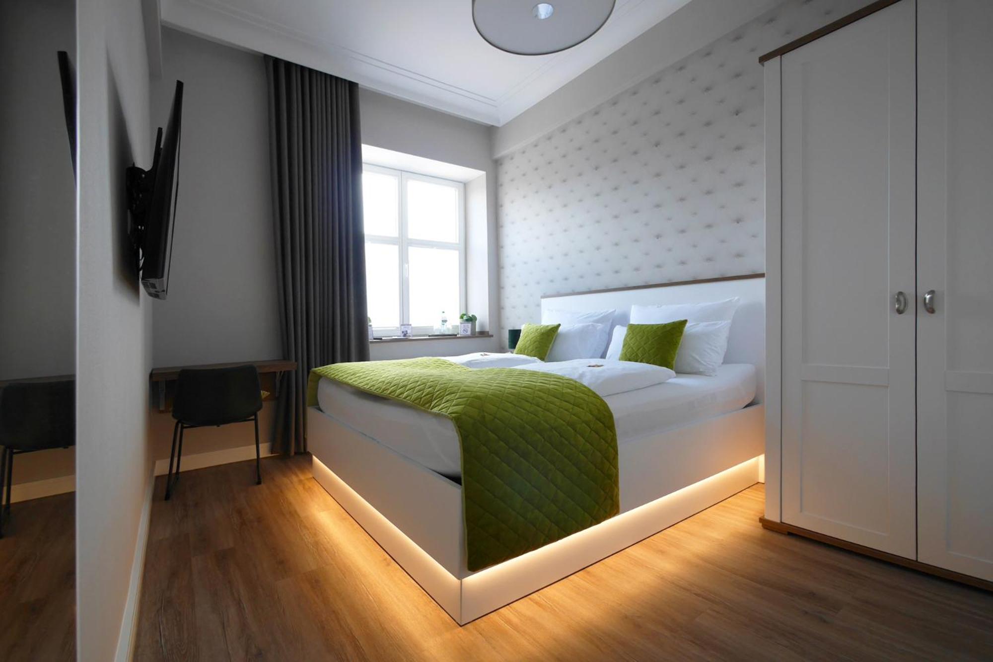 Double Room - Photo 8
