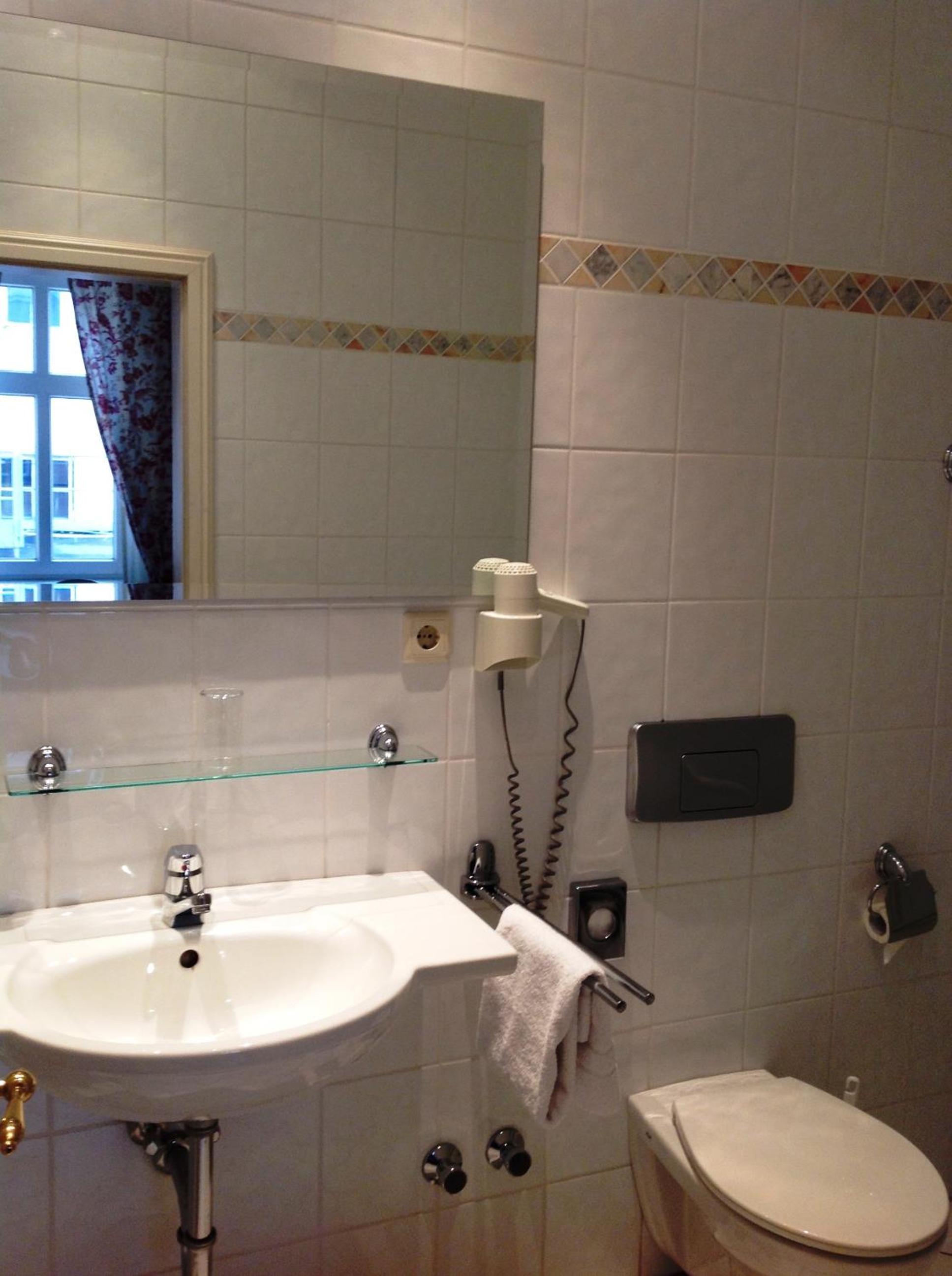 Single Room photo 3