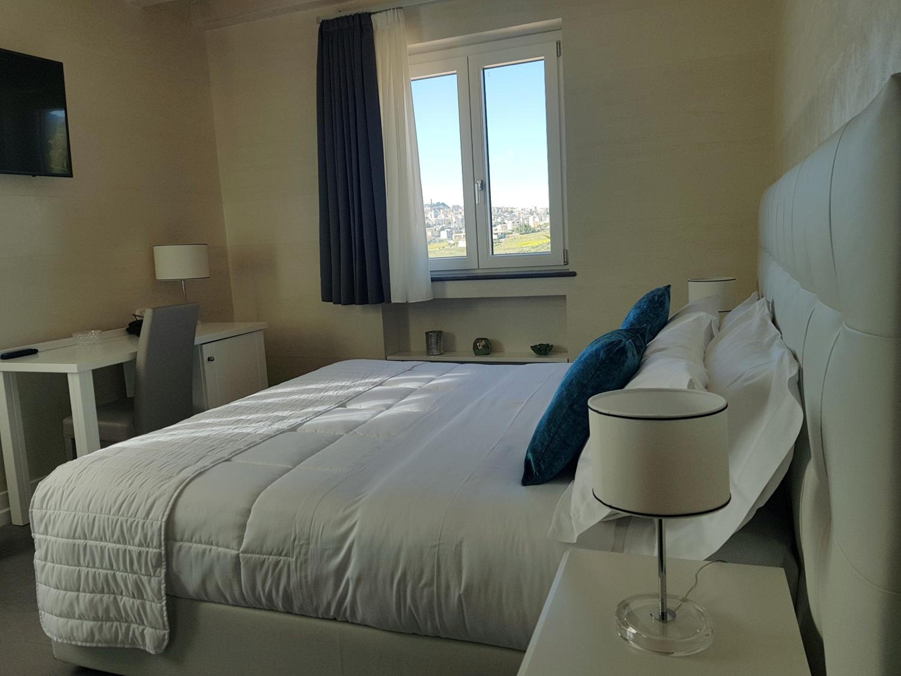 Deluxe King Room photo 3
