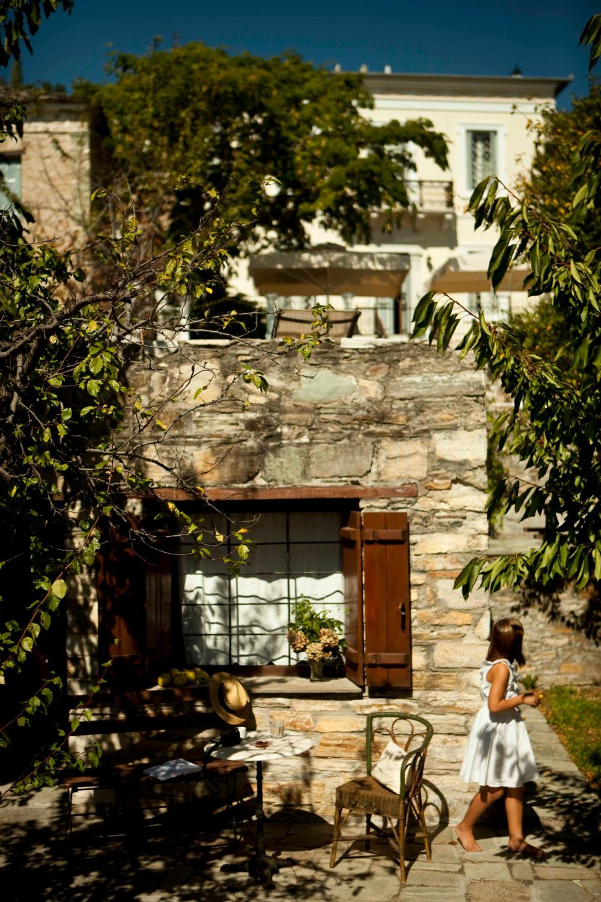 Bungalow With Garden View photo 2