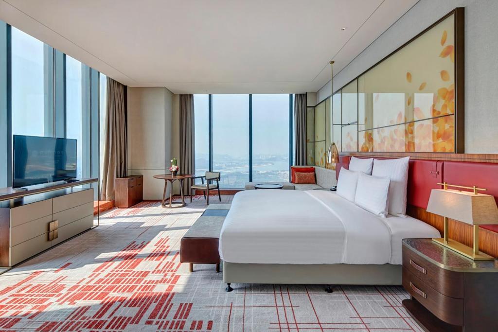 Deluxe King Executive Room with View - Photo 1