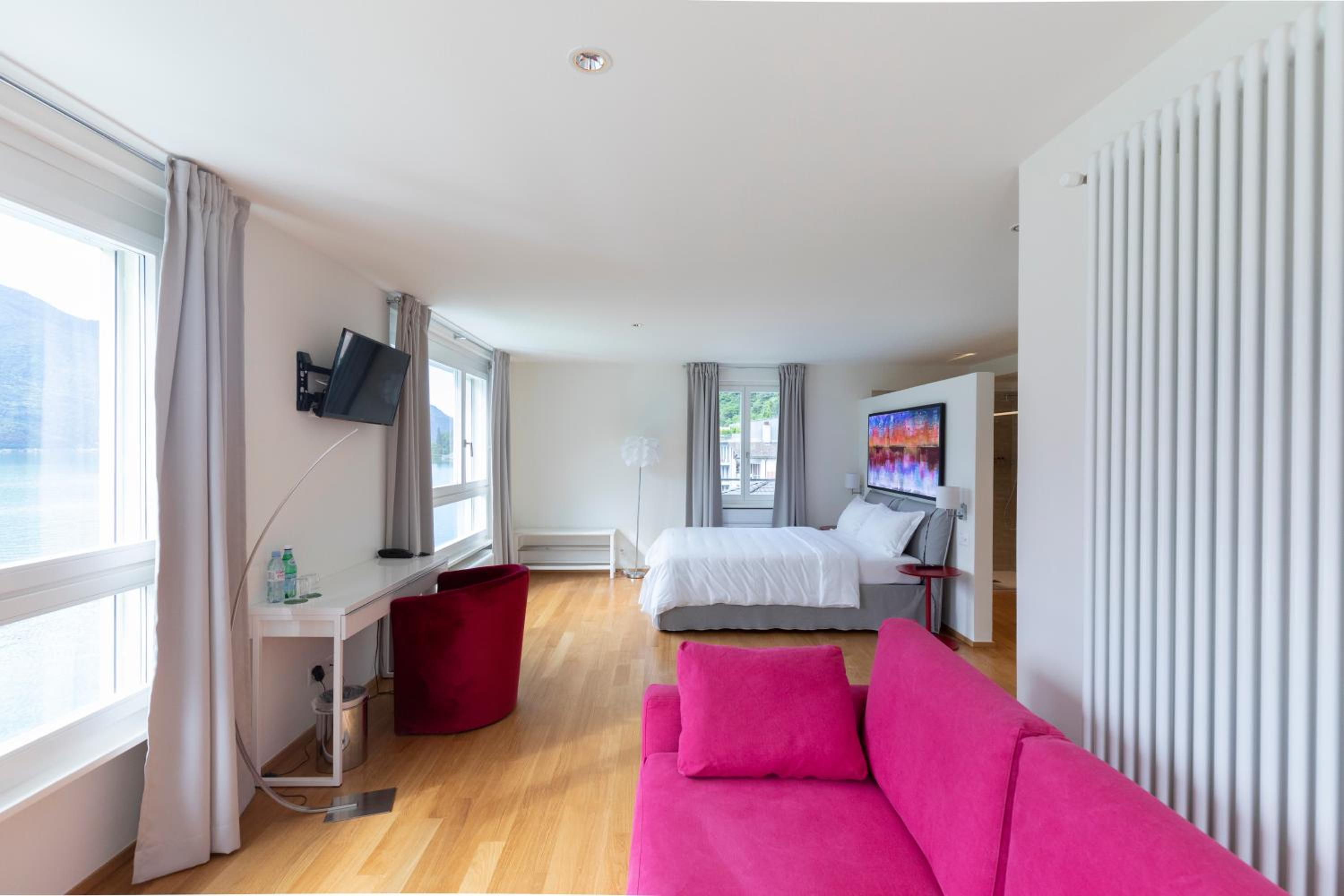 Suite with Lake View