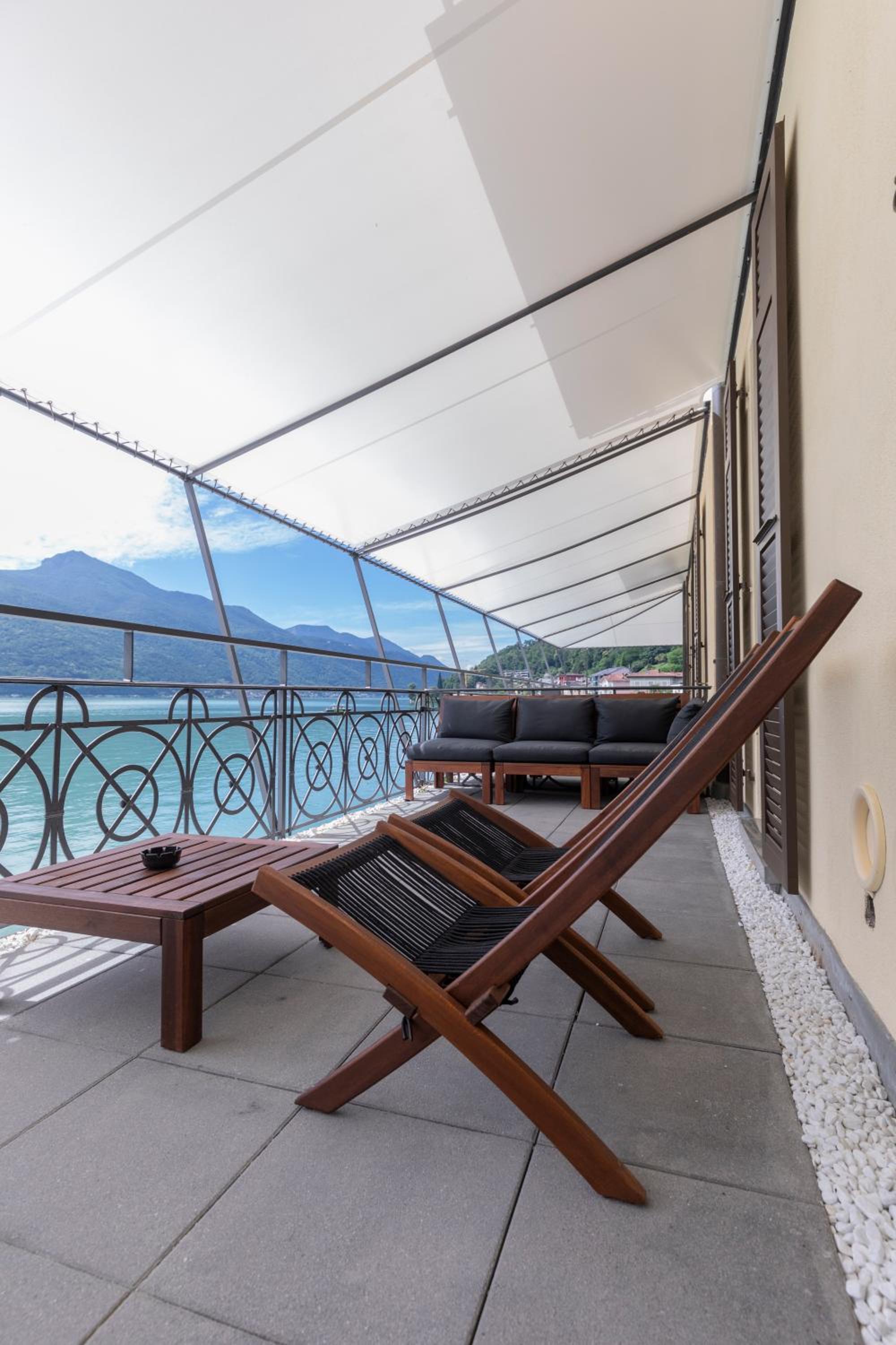 Deluxe Room with Lake View - Photo 15