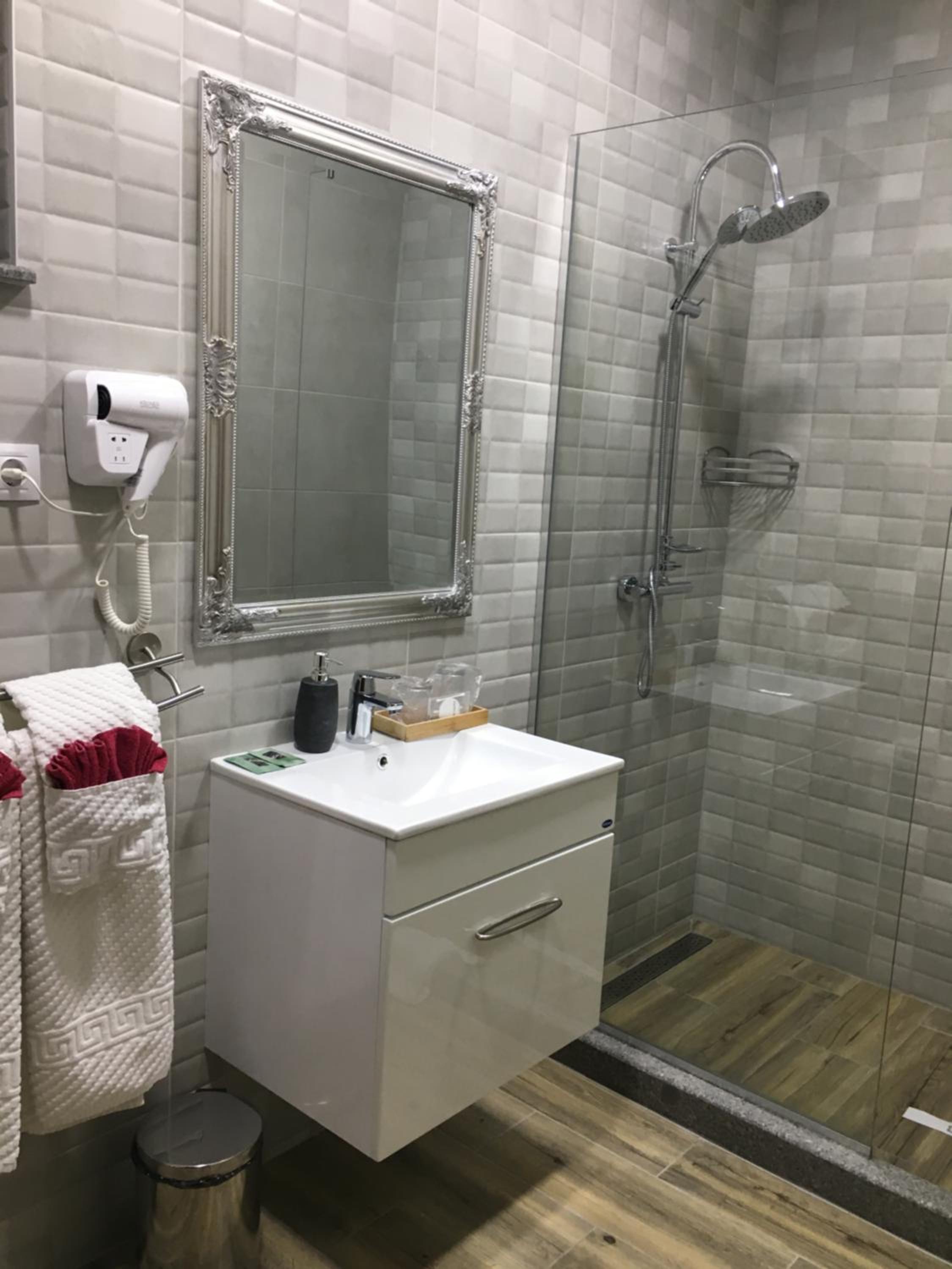 Superior Deluxe Double or Twin Room  - Photo 15
