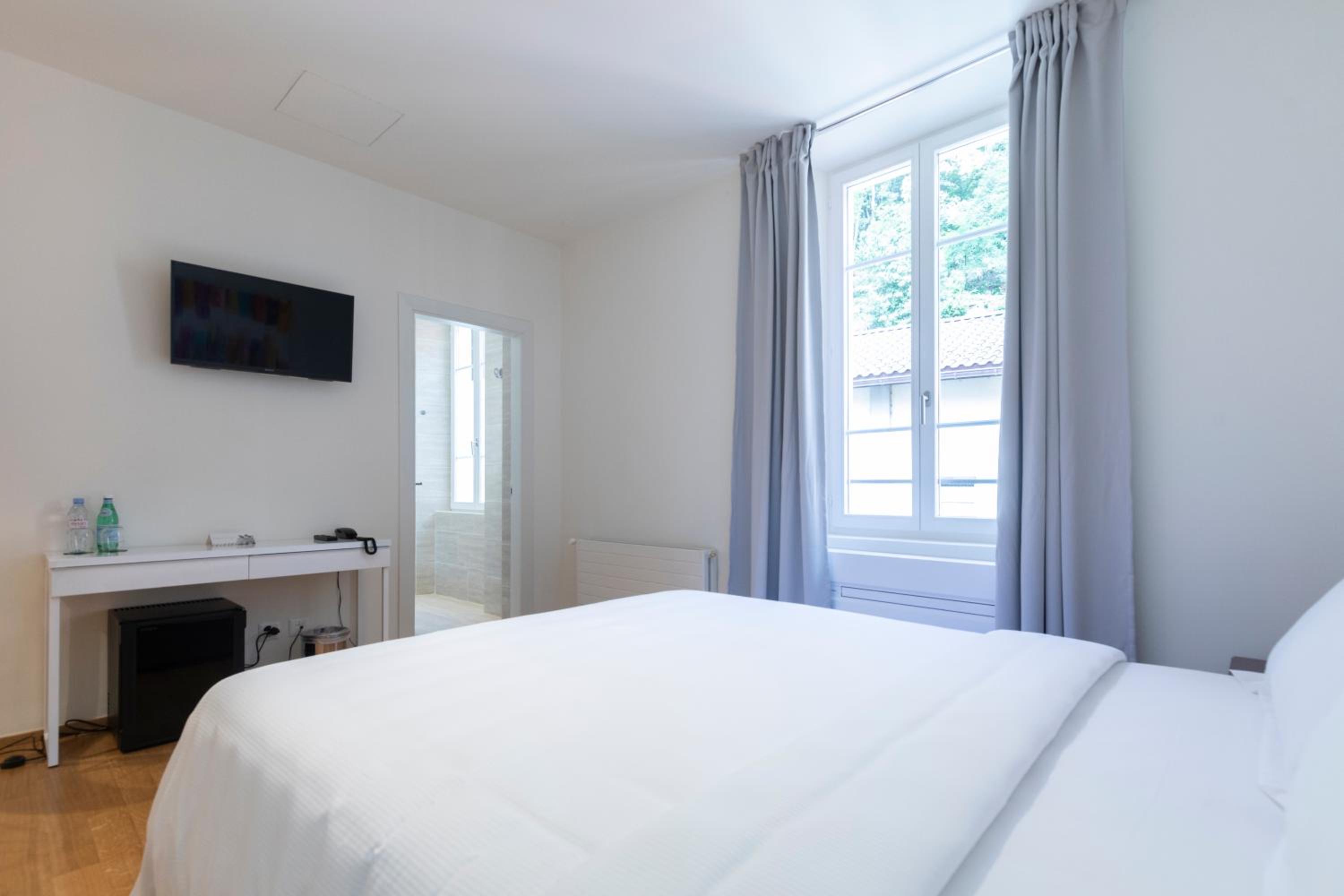 Standard Double Room - Photo 2