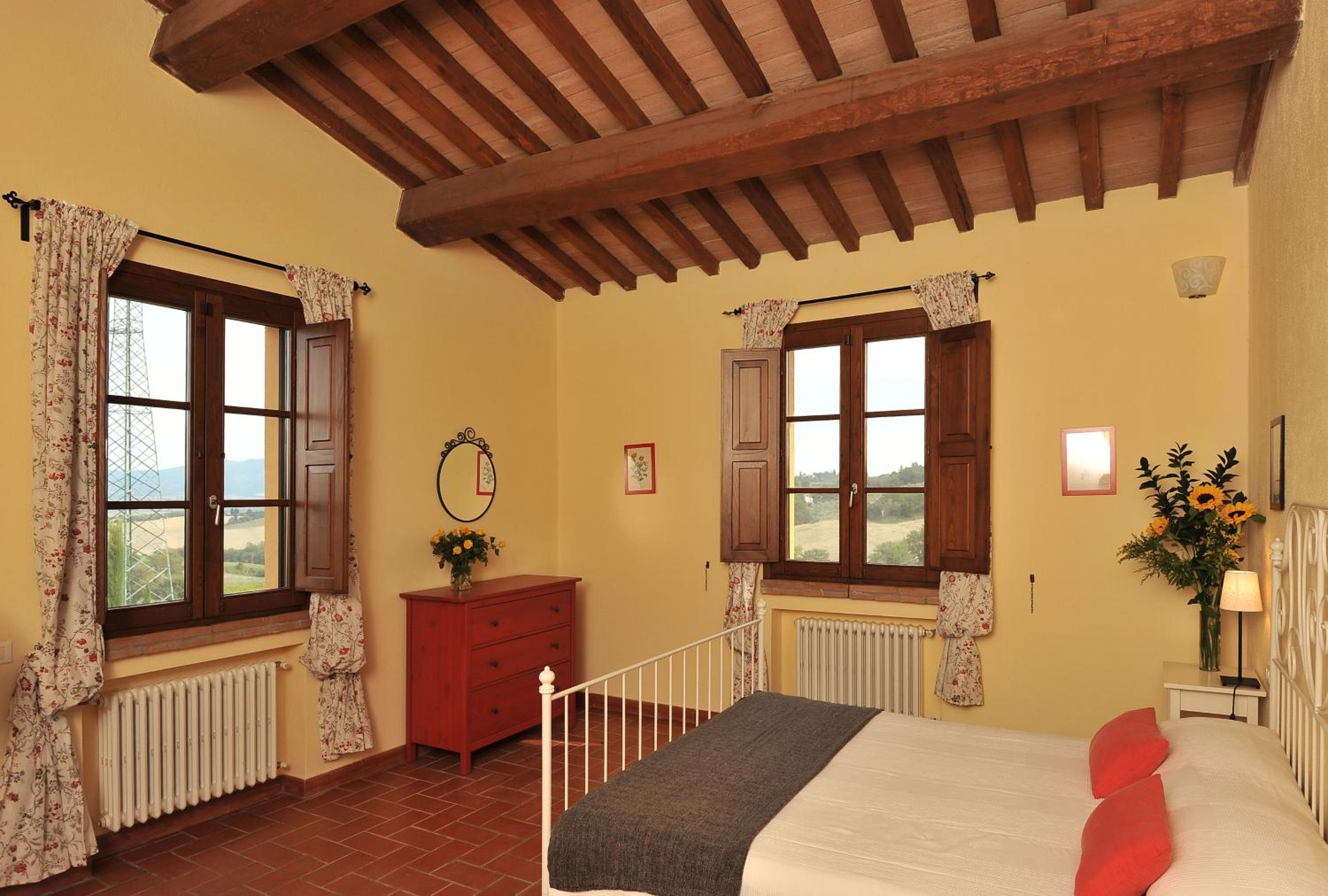 Three-Bedroom Apartment with View photo 3