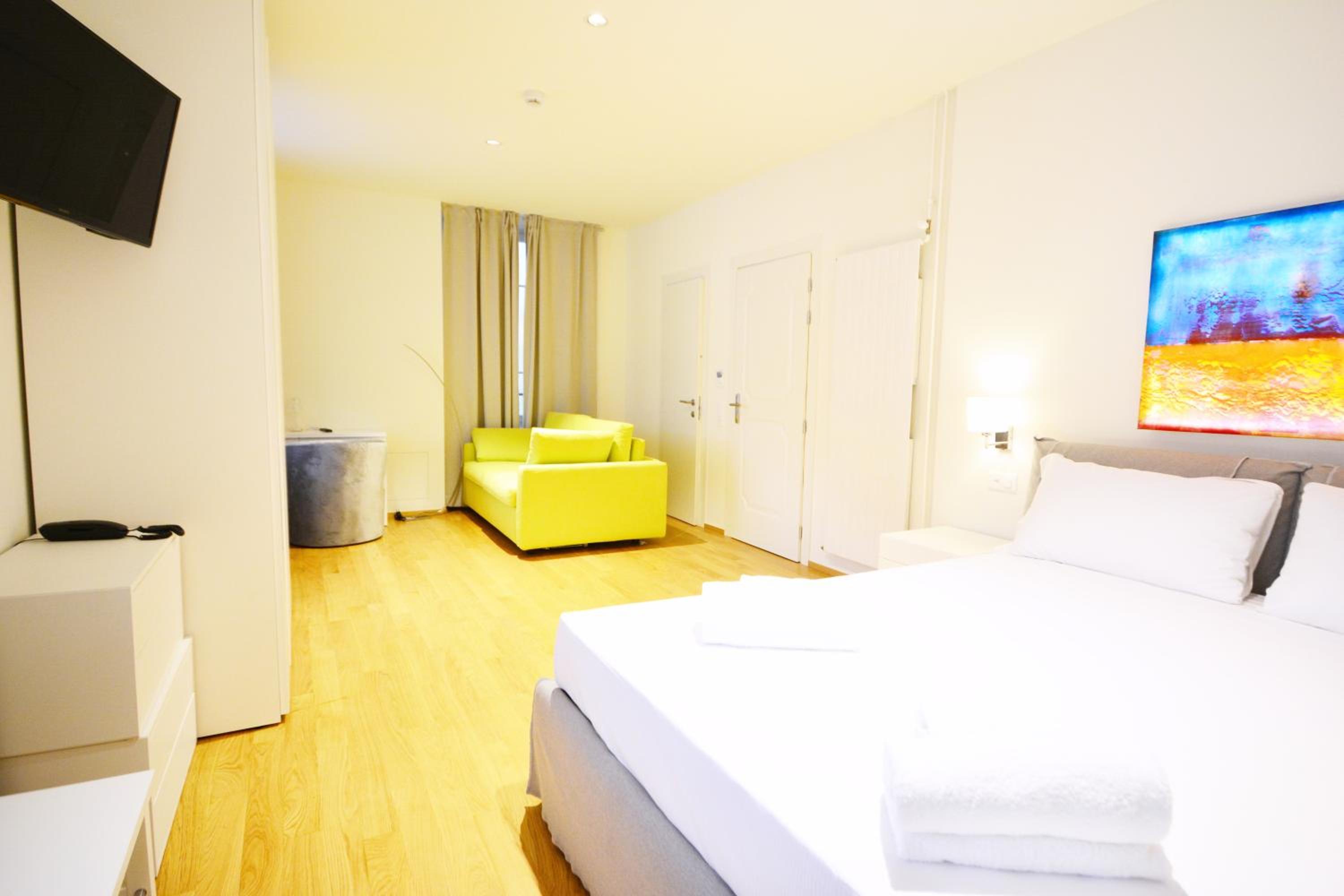 Junior Suite with Terrace and Lake View