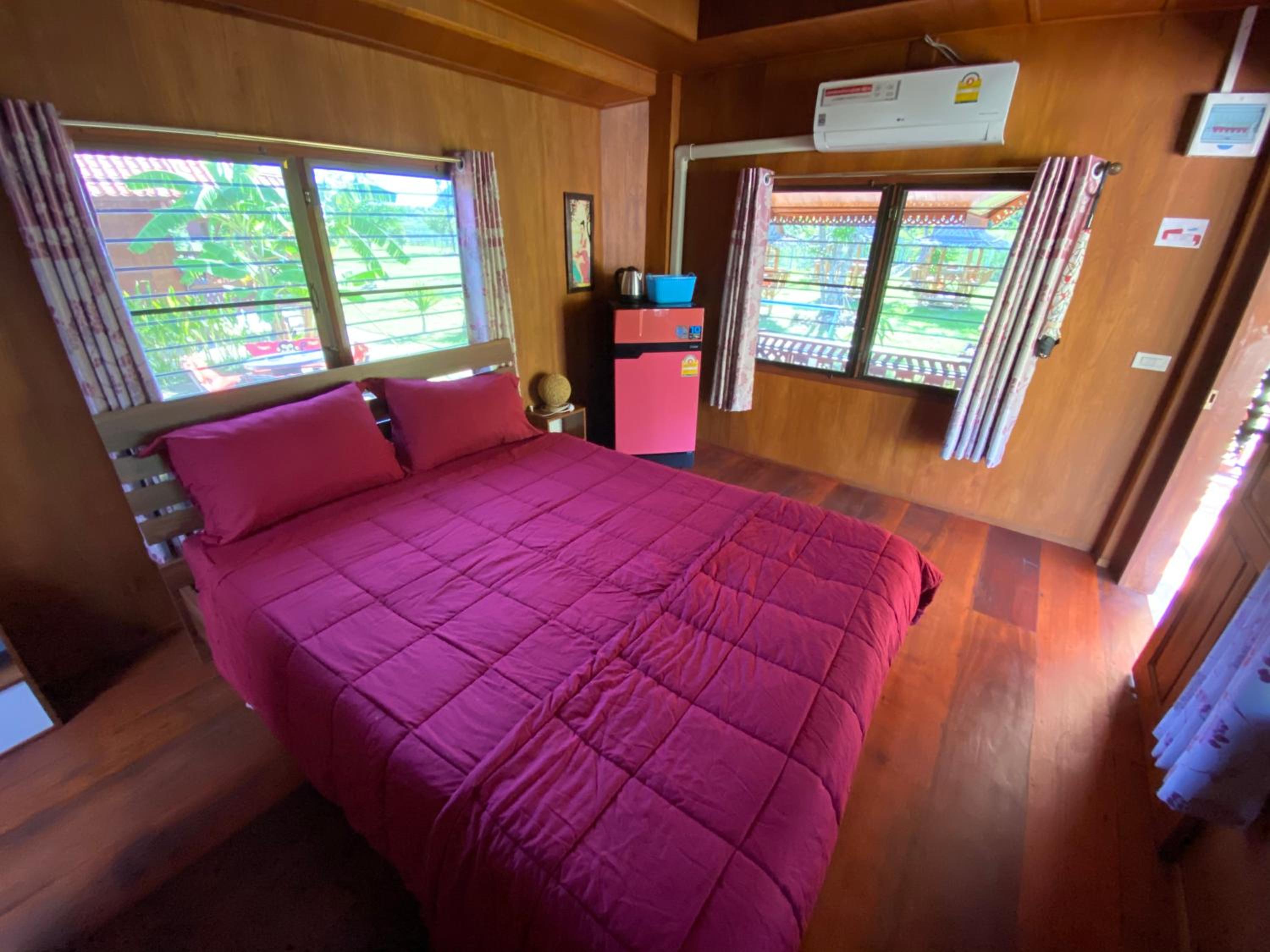 Superior Bungalow - Photo 1