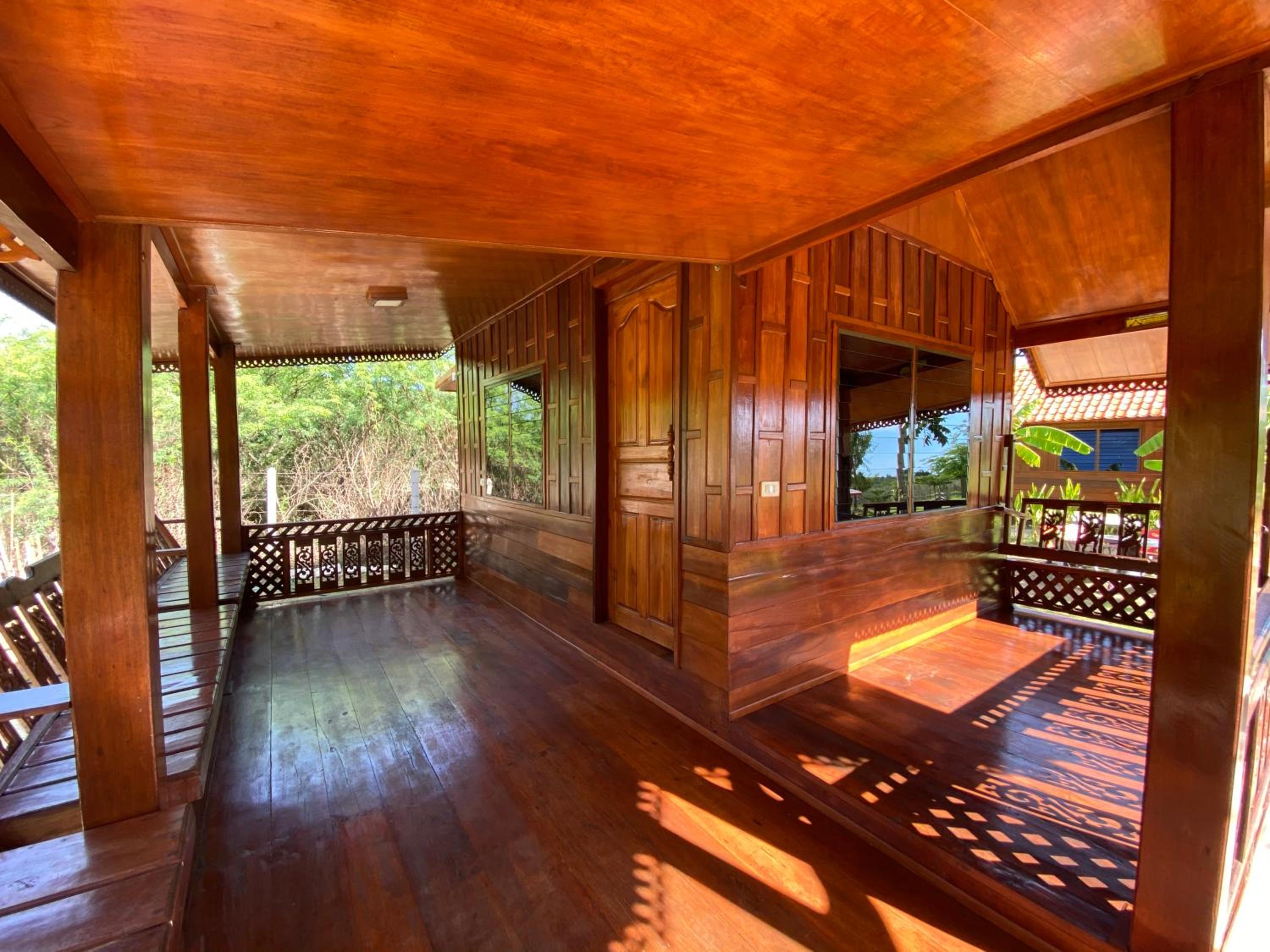 Superior Bungalow - Photo 6