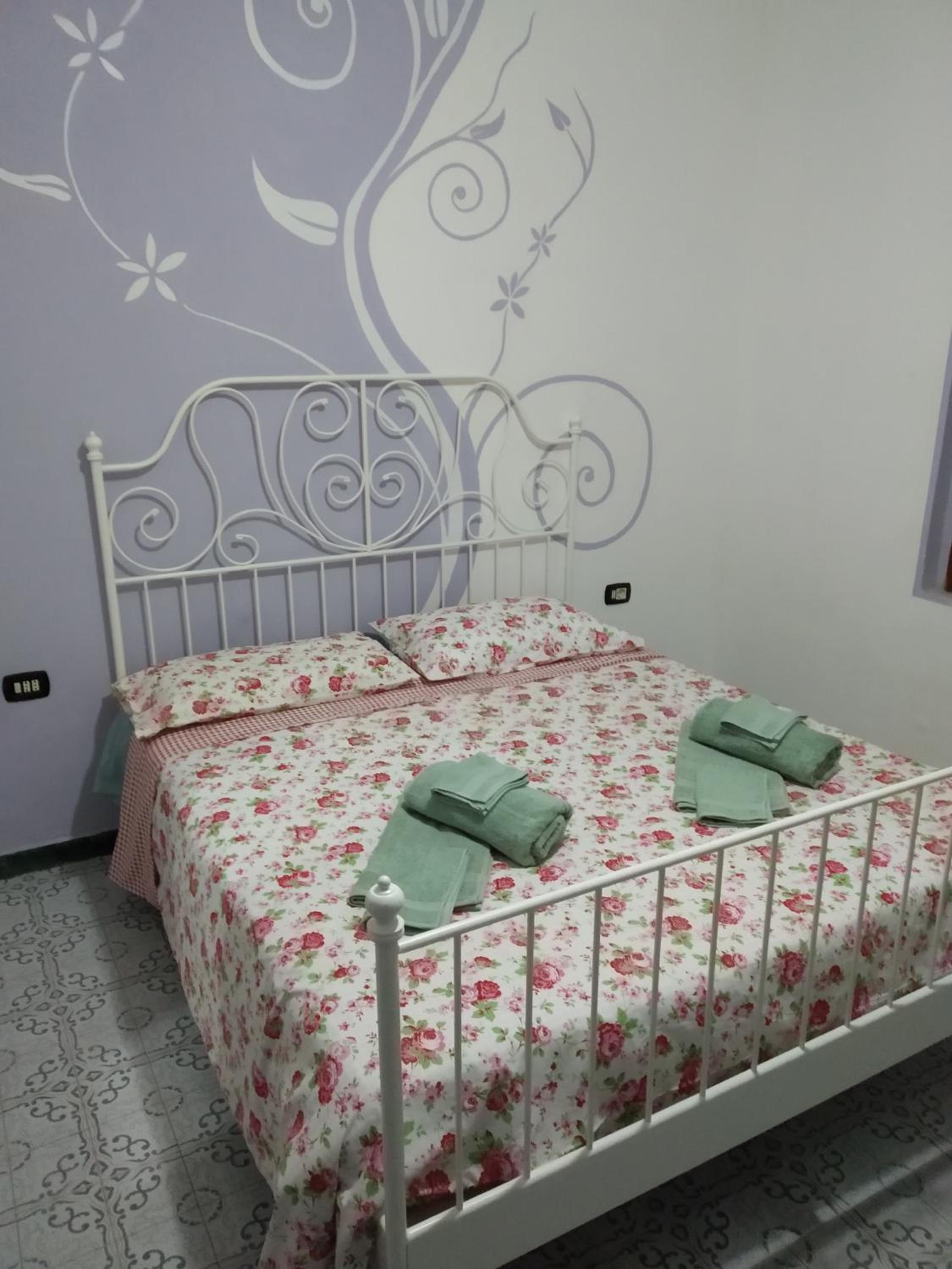 Double or Twin Room with Shared Bathroom photo 1