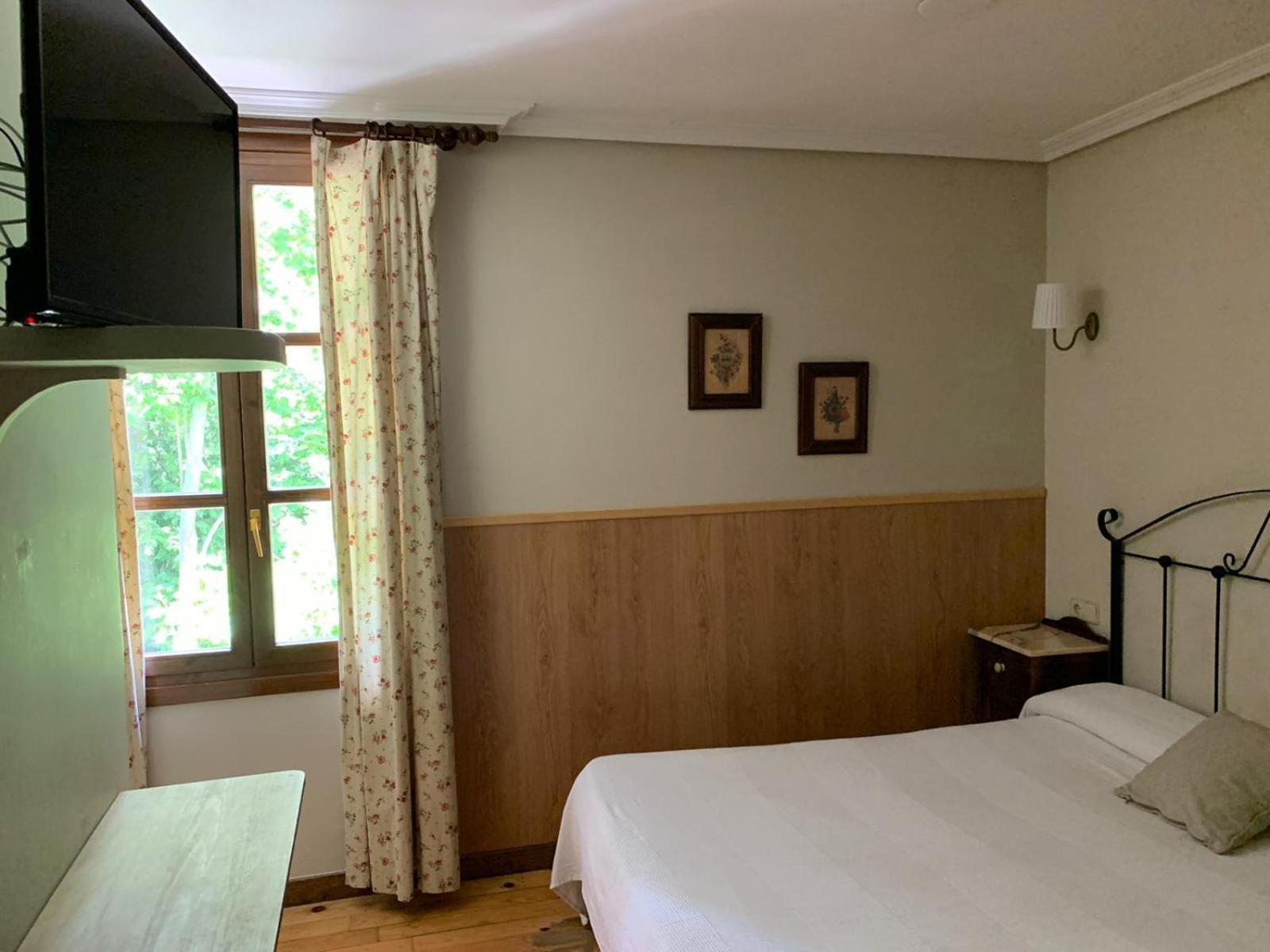 Economy Double Room photo 2