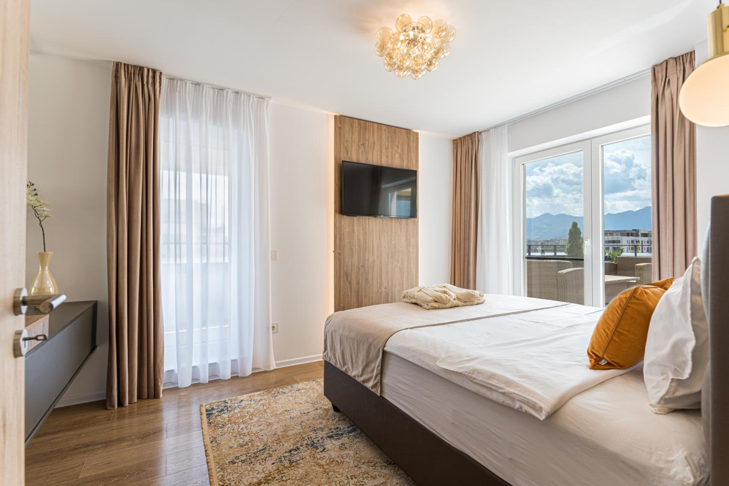 Green Penthouse with Terrace, Mountain View and Jacuzzi
