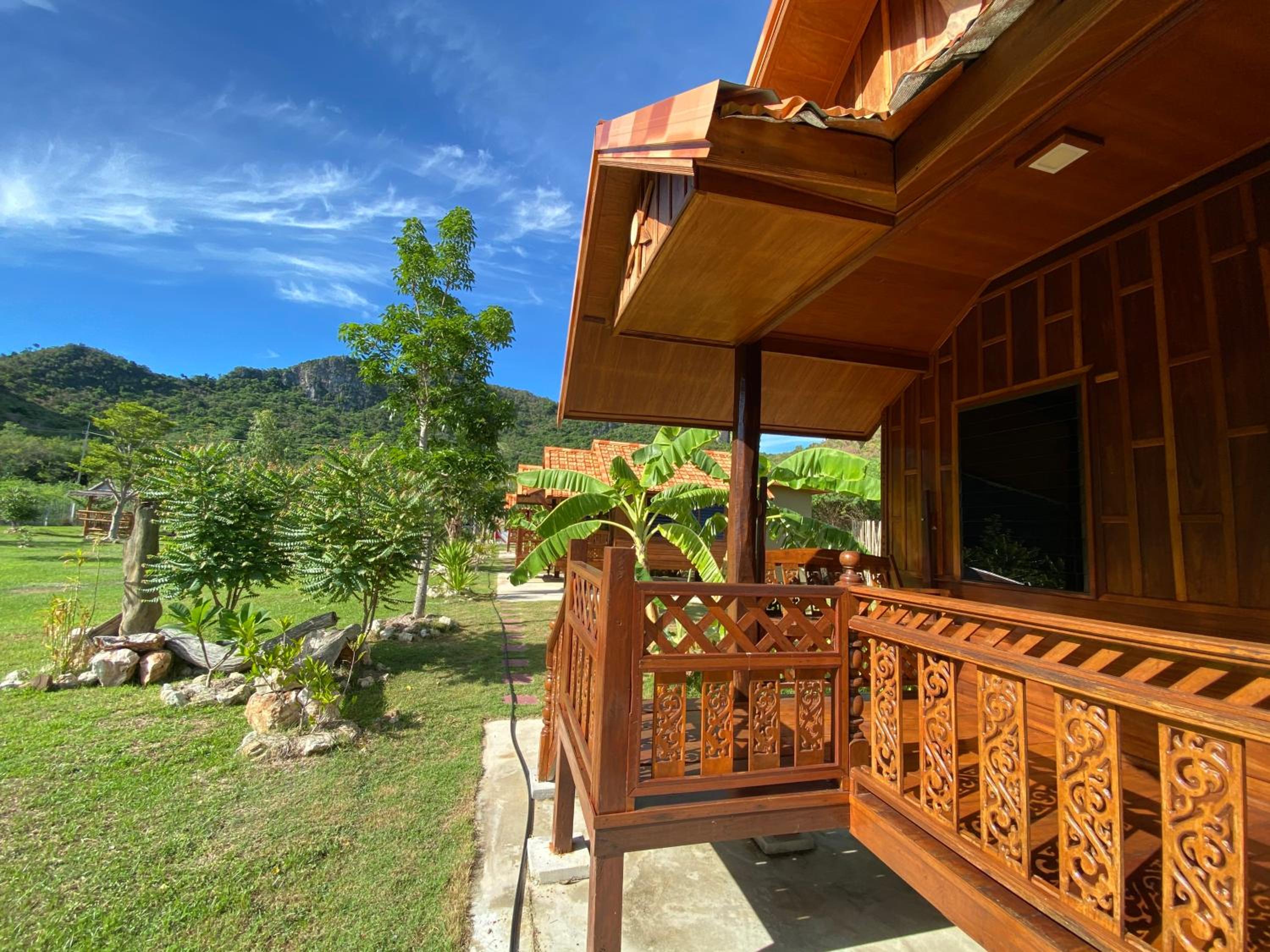 Deluxe Bungalow - Photo 3