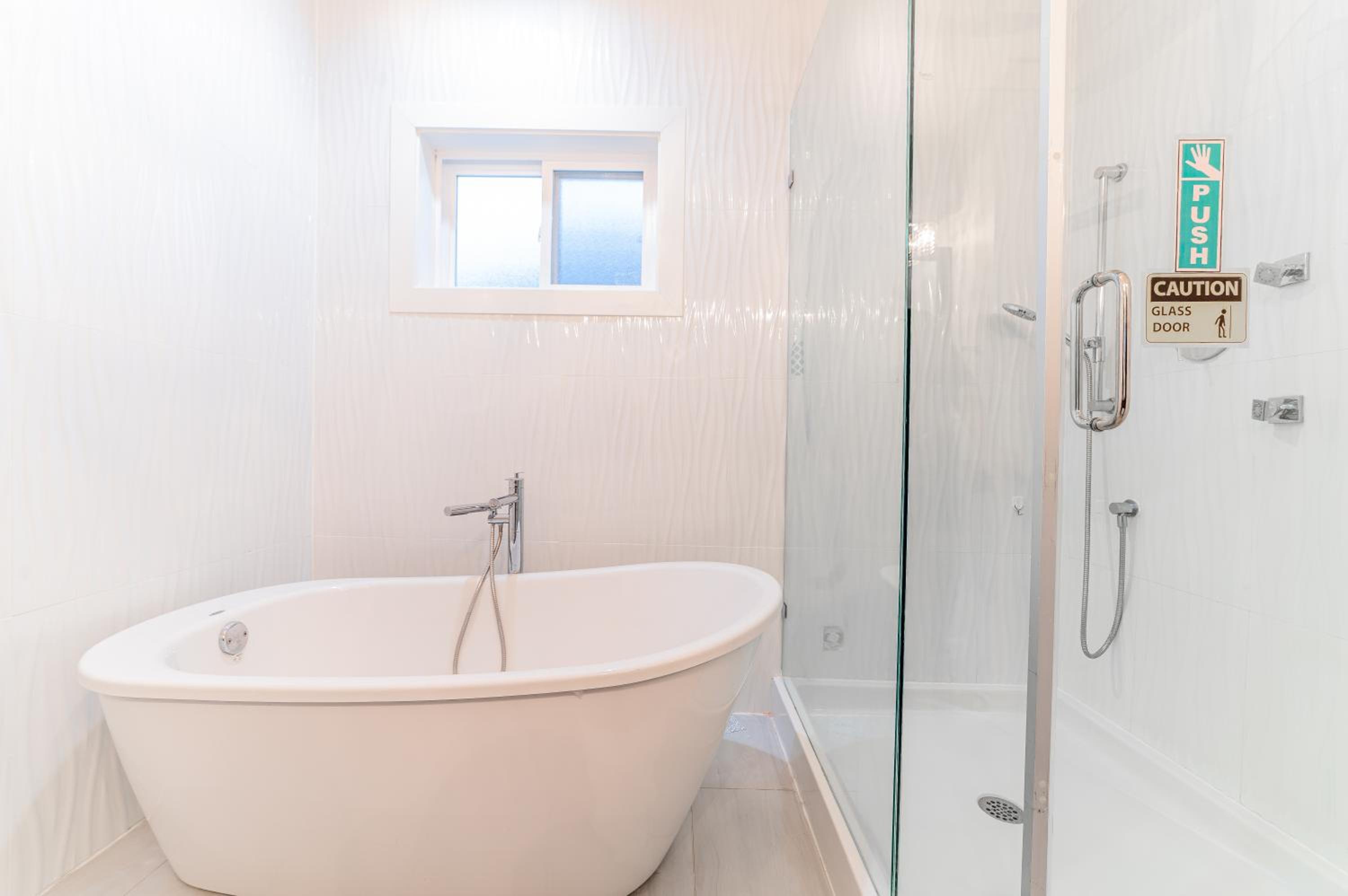 Queen Room With Spa Bath photo 2