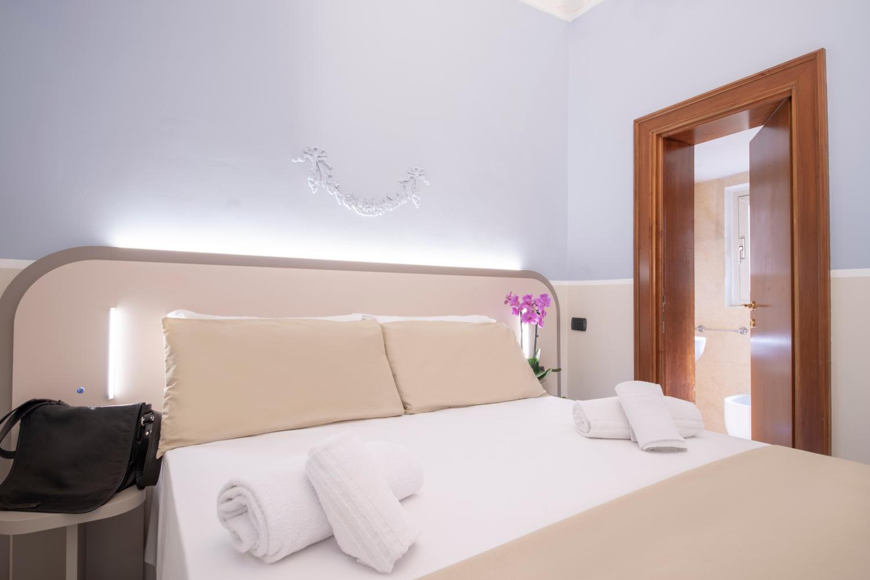 Available room thumbnail 5