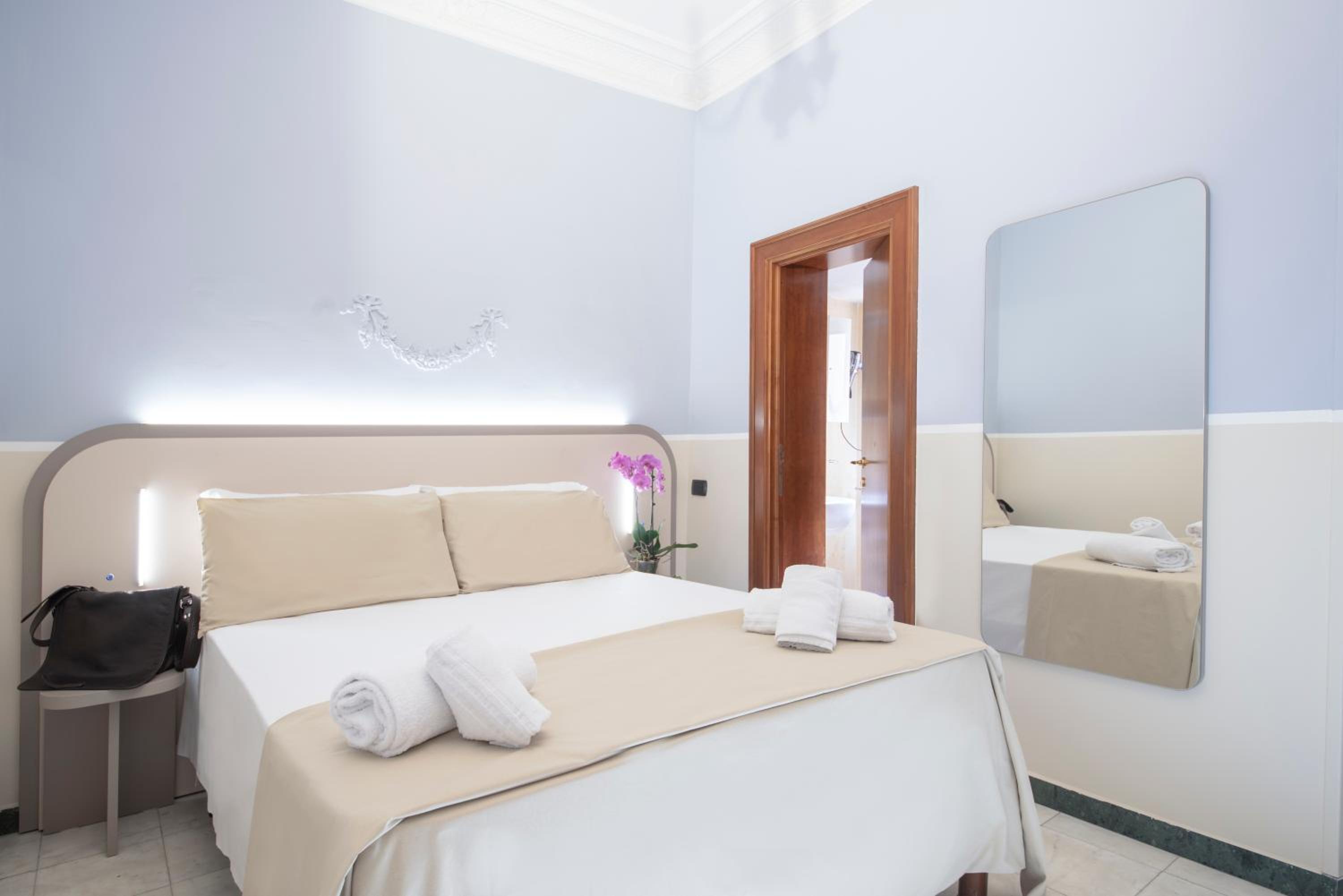 Available room thumbnail 6