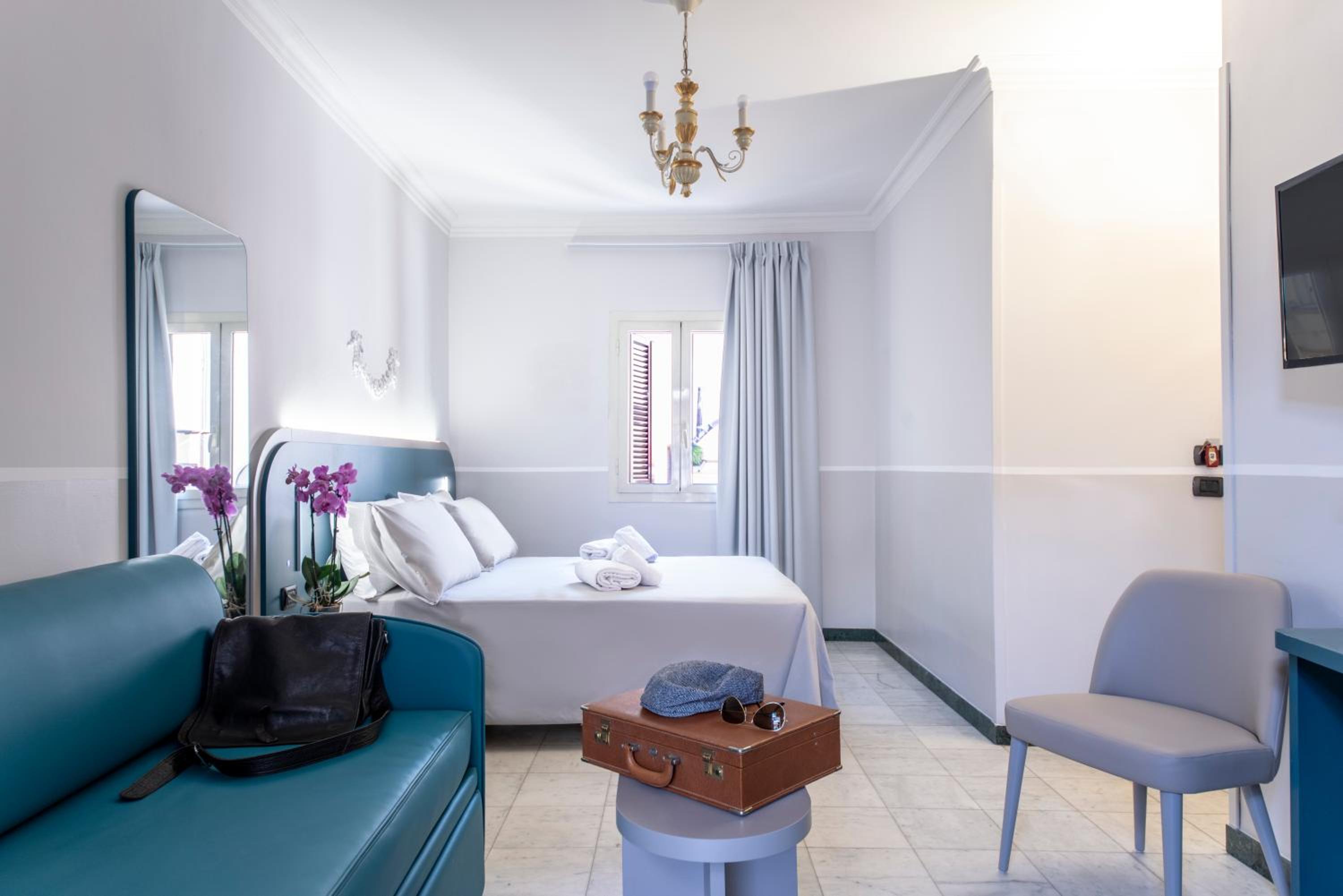 Deluxe Double Room with Terrace thumbnail 5