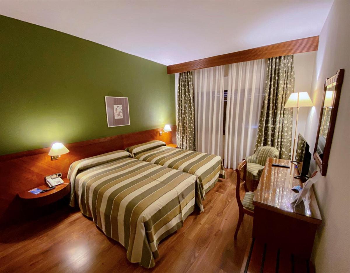 Twin Room - Photo 3