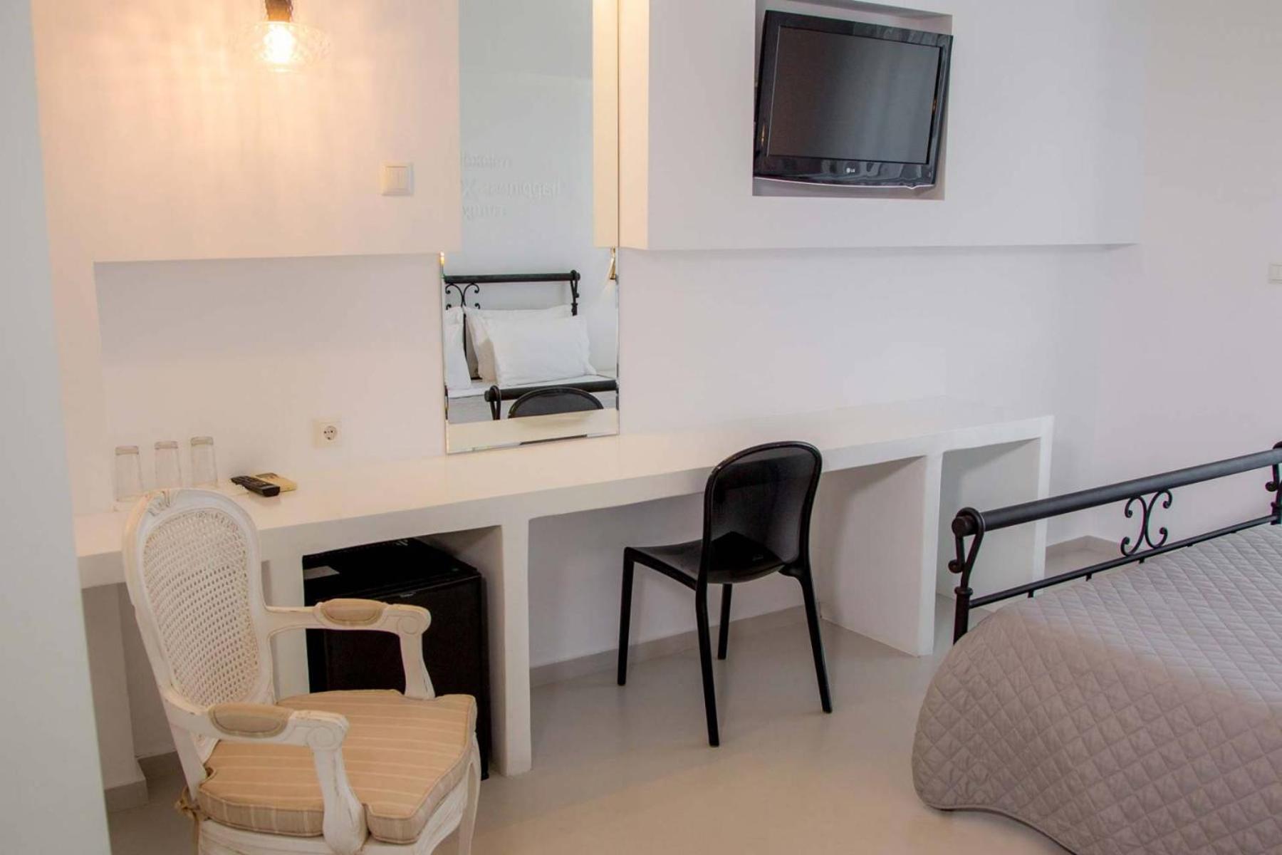 Deluxe Double Room with Outdoor Pool - Photo 1