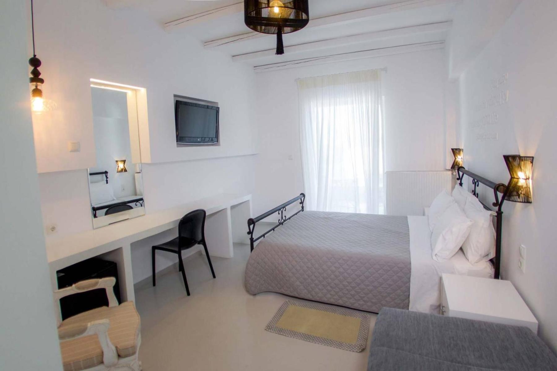 Deluxe Double Room with Outdoor Pool - Photo 12
