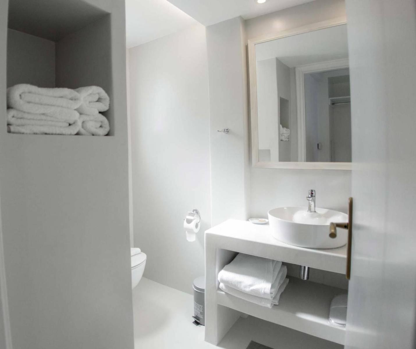 Deluxe Double Room with Outdoor Pool - Photo 10