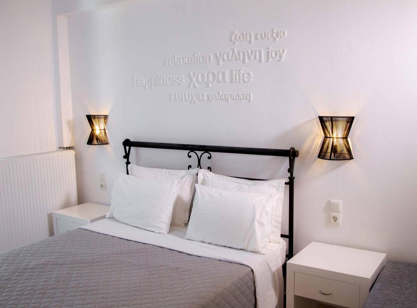 Deluxe Double Room with Outdoor Pool - Photo 9