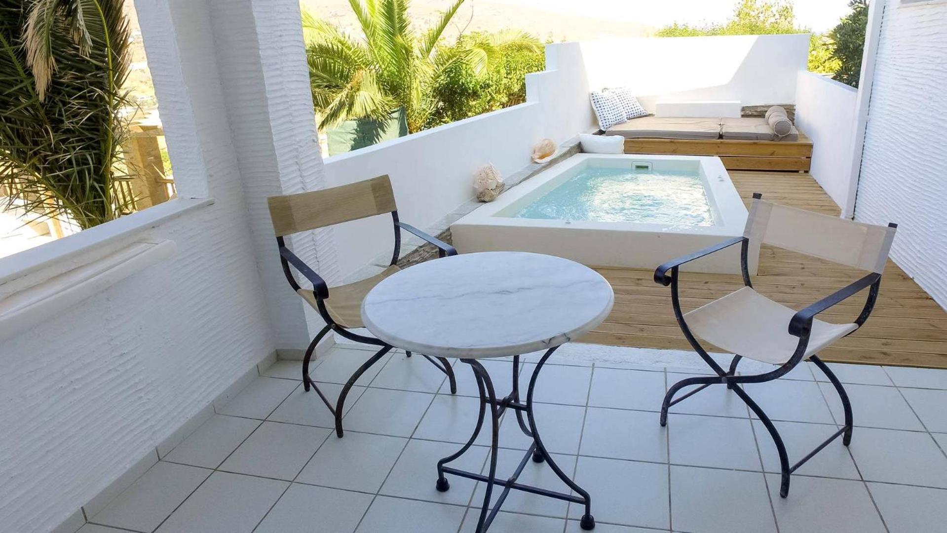 Deluxe Double Room with Outdoor Pool - Photo 7