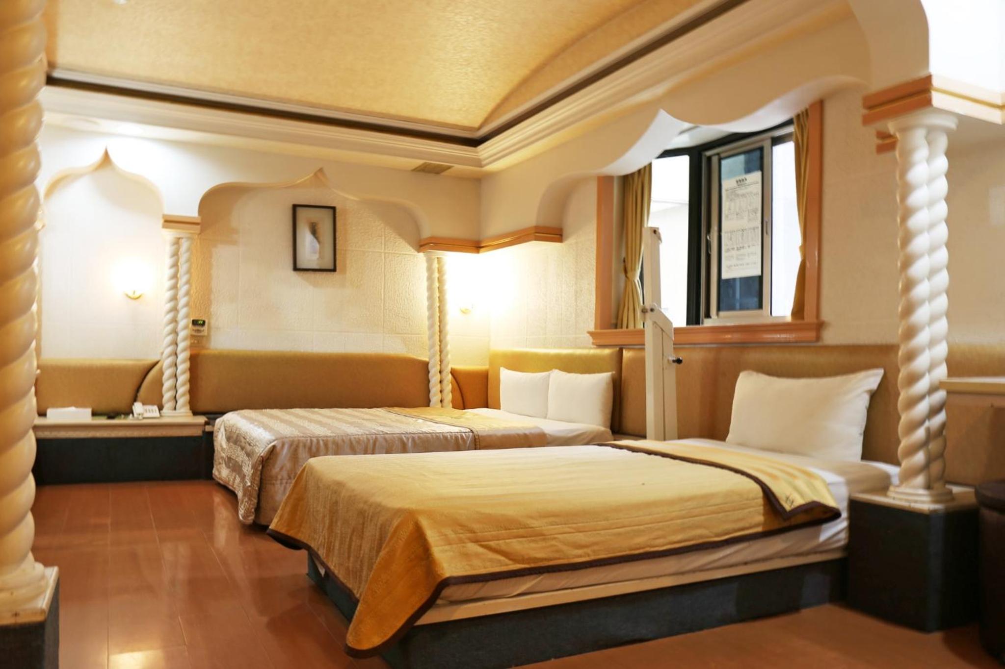 Room for 5 photo 2