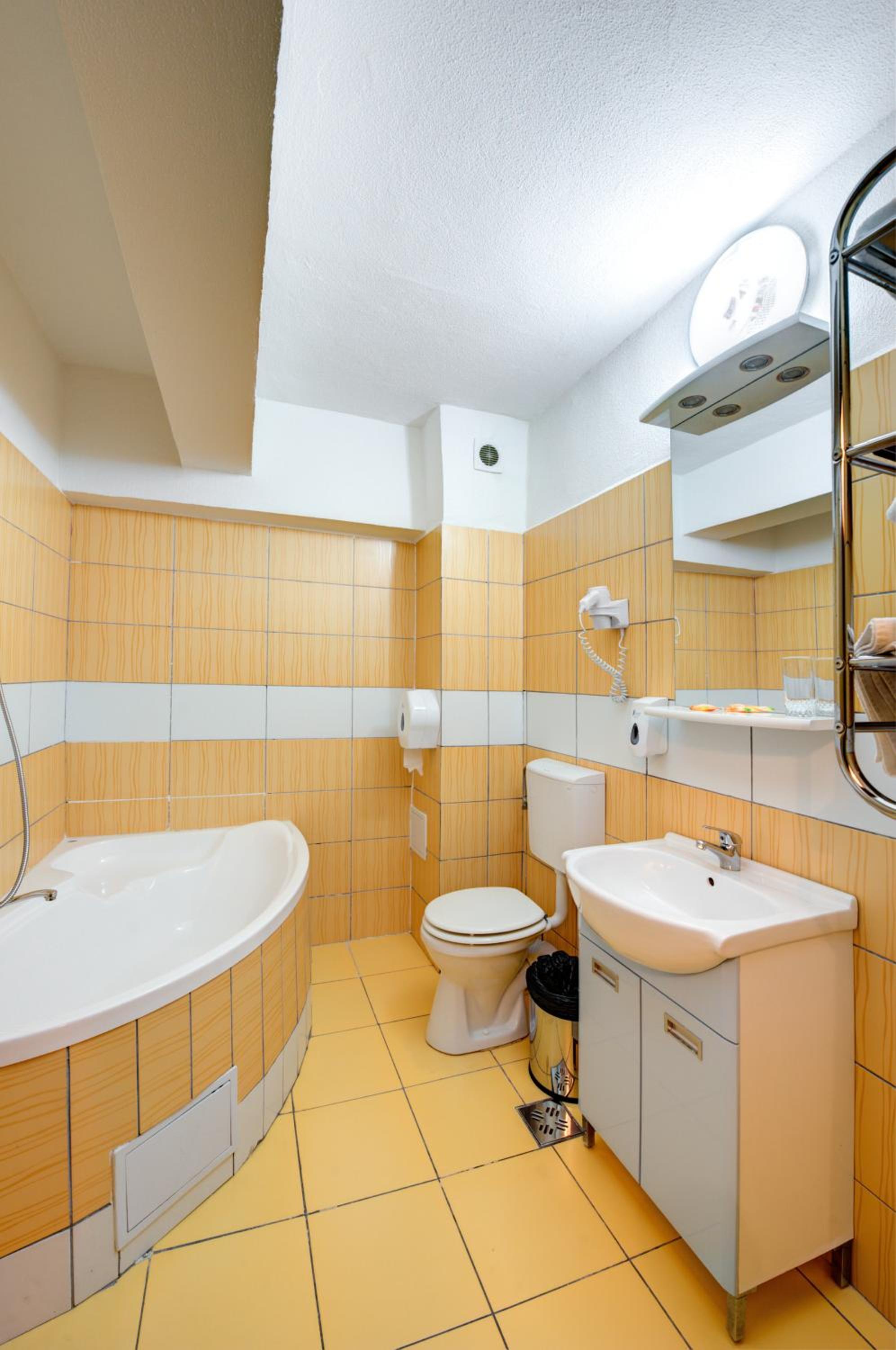 Twin Room - Photo 3