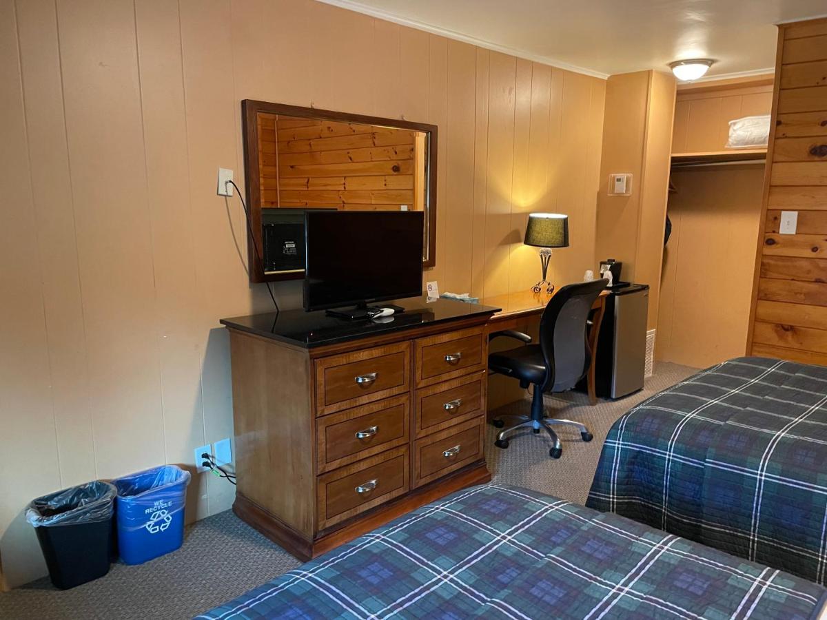 Standard room with 2 double beds