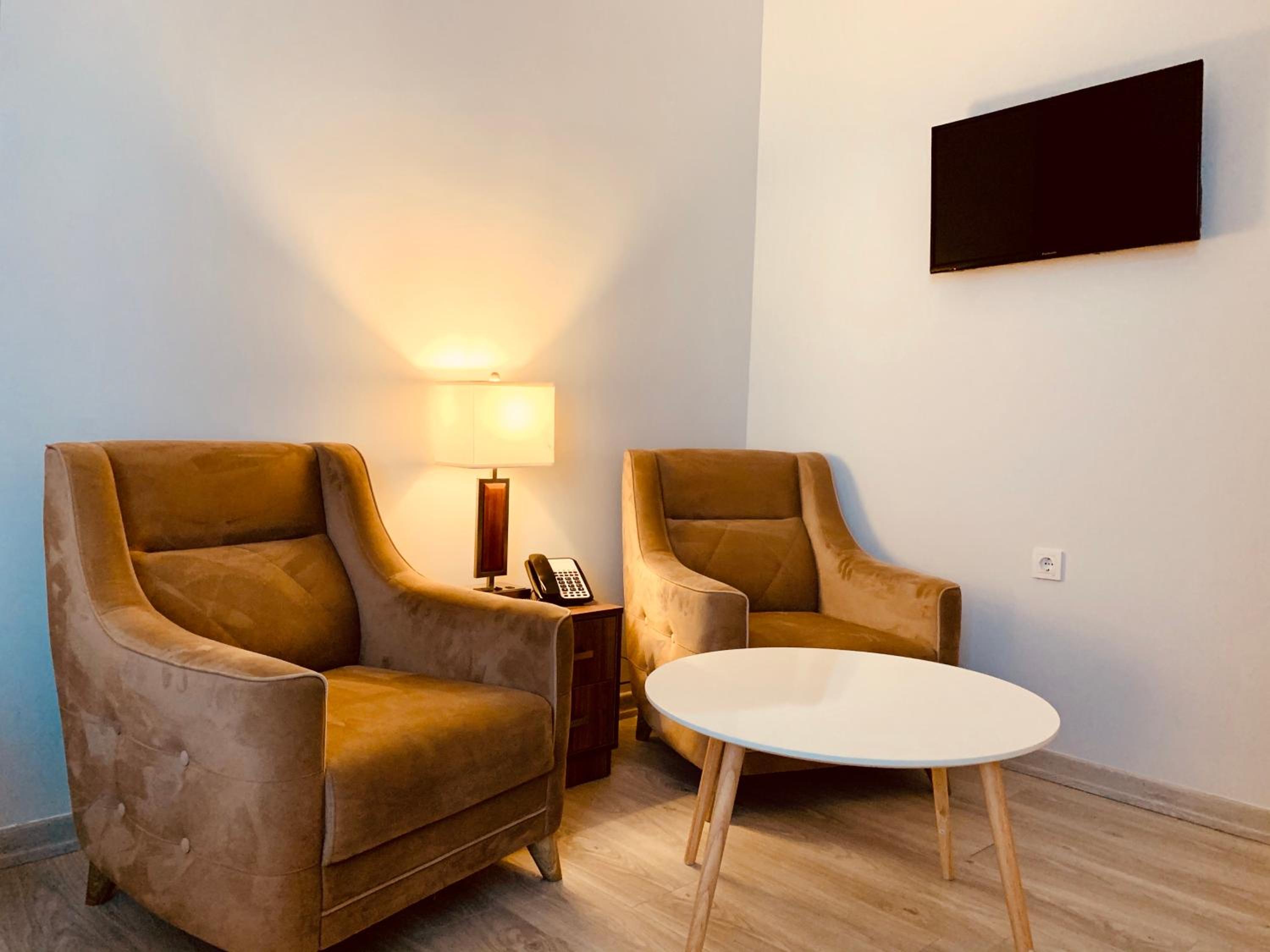 Deluxe Triple Room - Photo 9