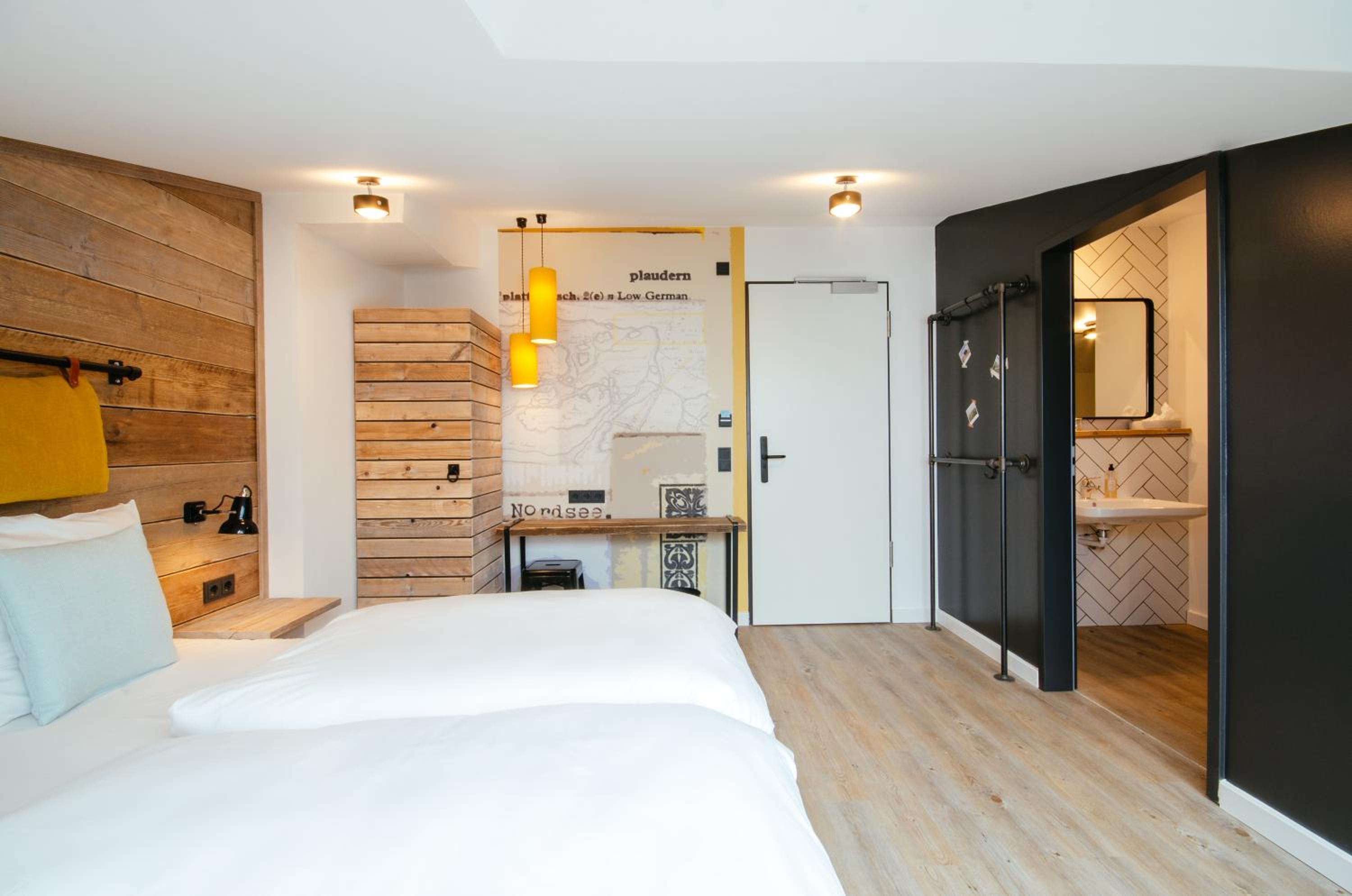 Double Room with Extra Bed - Photo 2