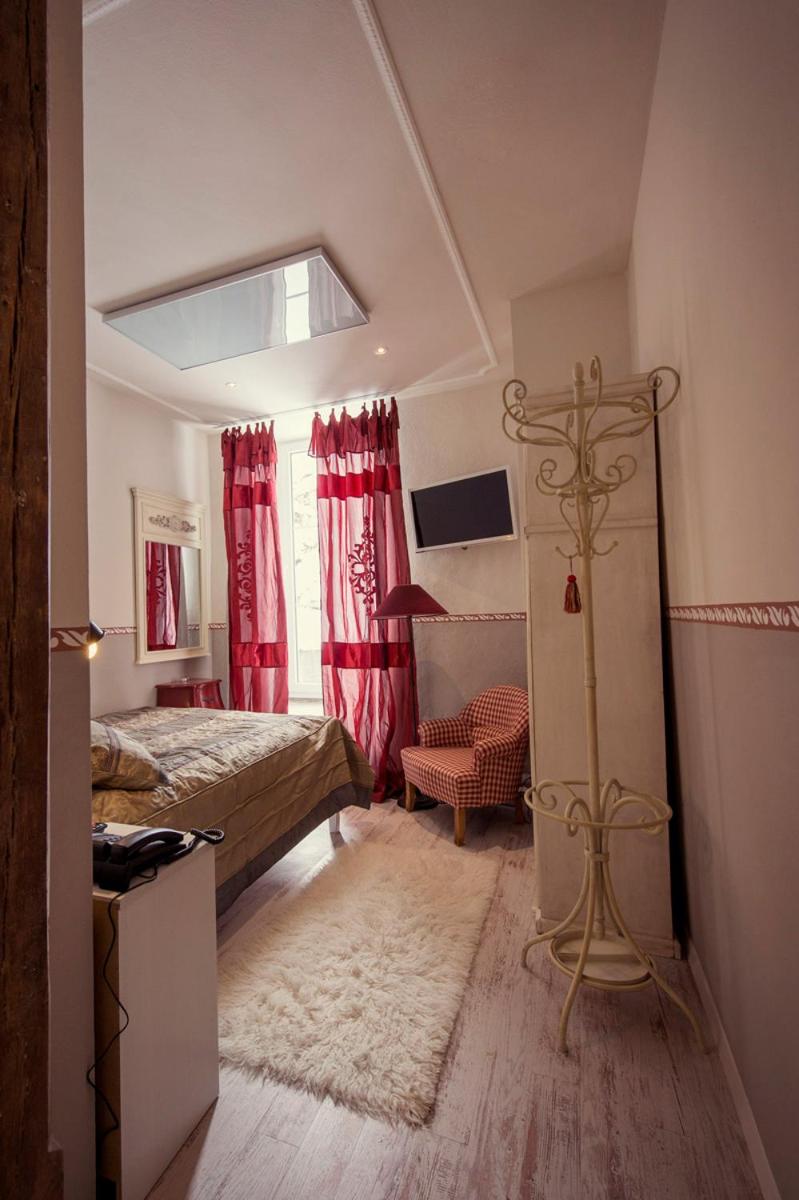 Deluxe Single Room With Balcony photo 2