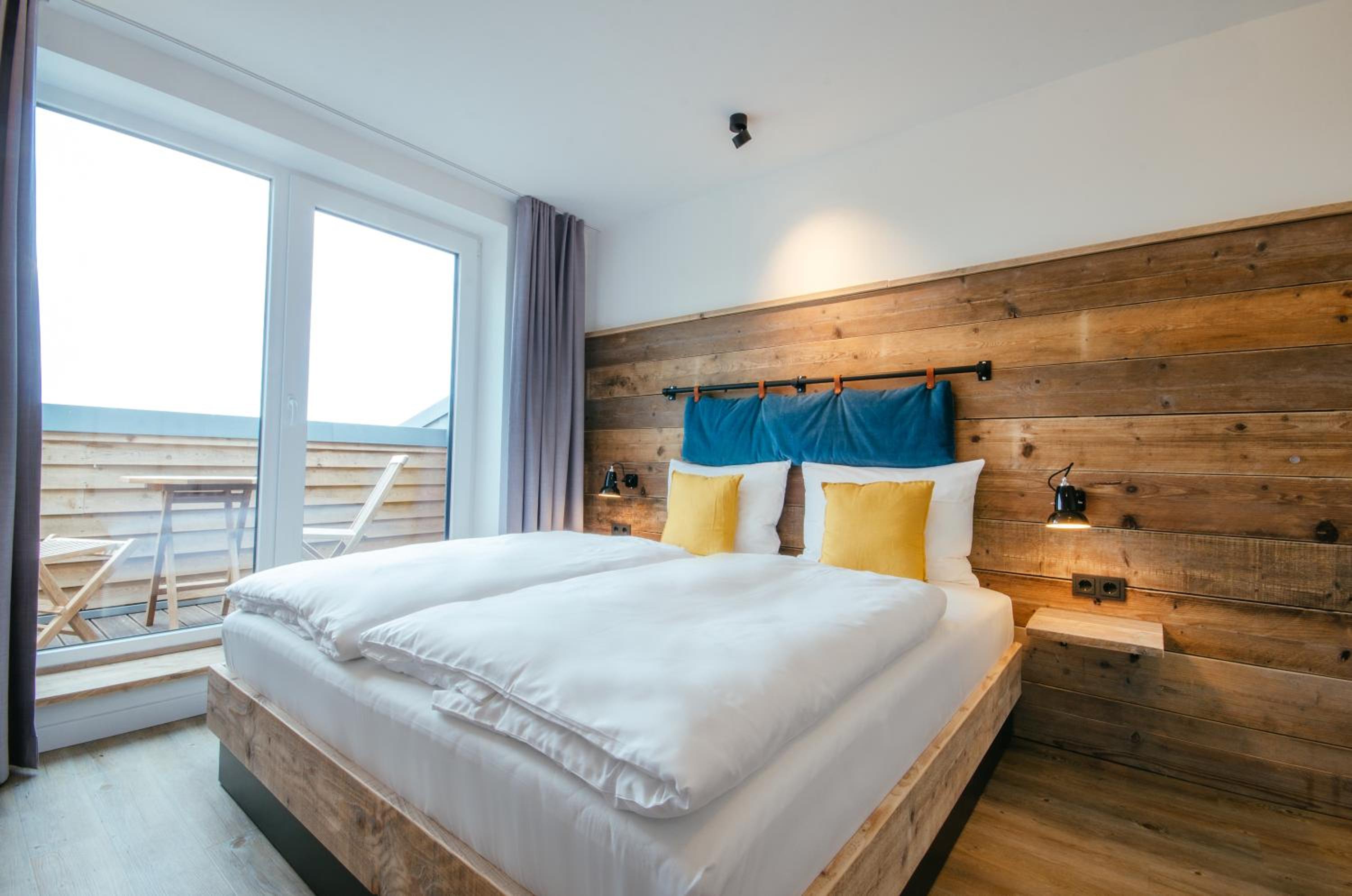 Suite - Photo 1
