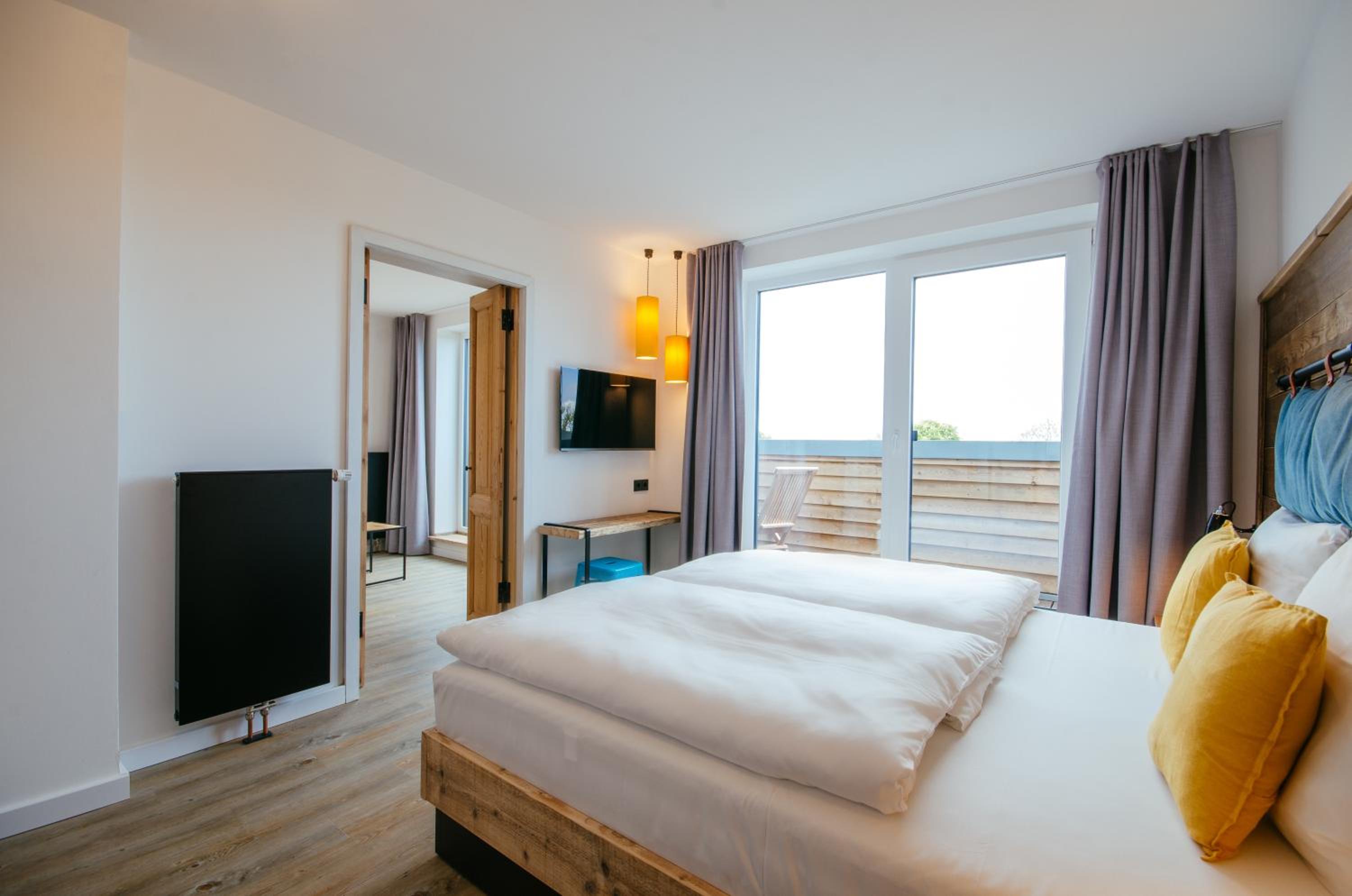 Suite - Photo 3