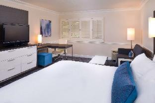 King Room with Bath Tub - Disability Access/Non-Smoking  photo 1