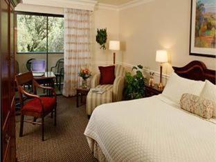 King Room with Bath Tub - Disability Access/Non-Smoking  photo 2