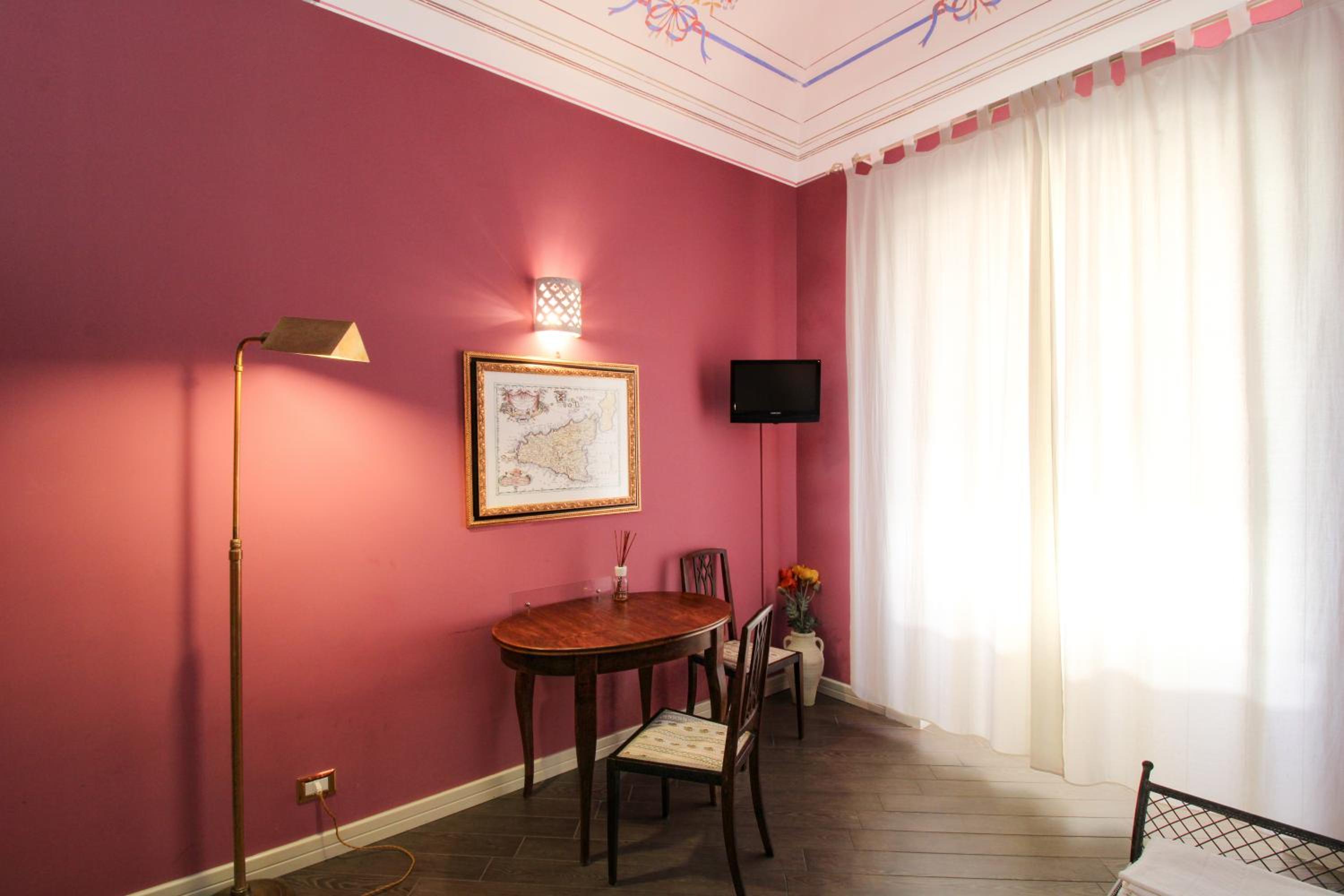 Two-Bedroom Apartment with Balcony and Sea View - Photo 3