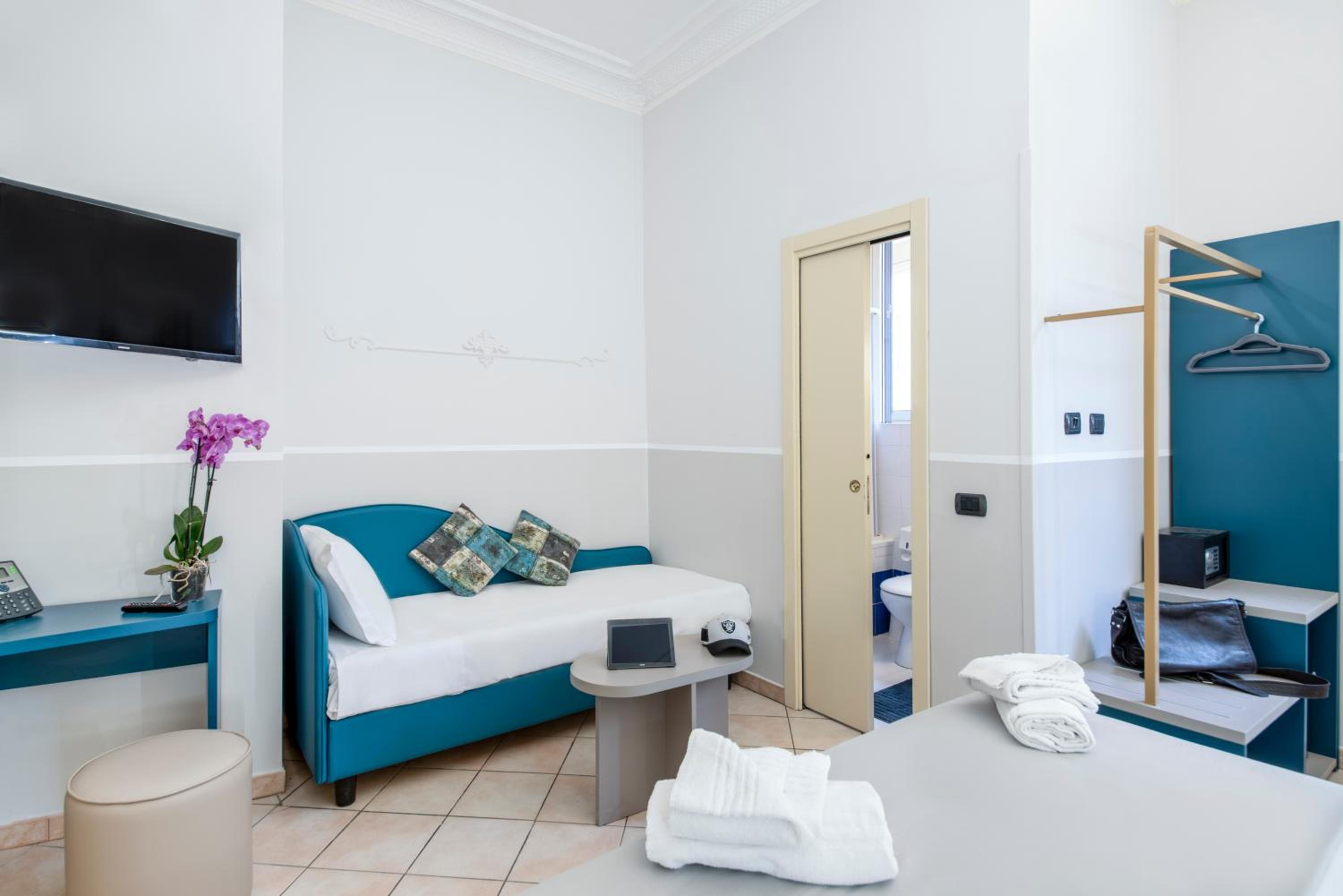 Double or Twin Room thumbnail 6
