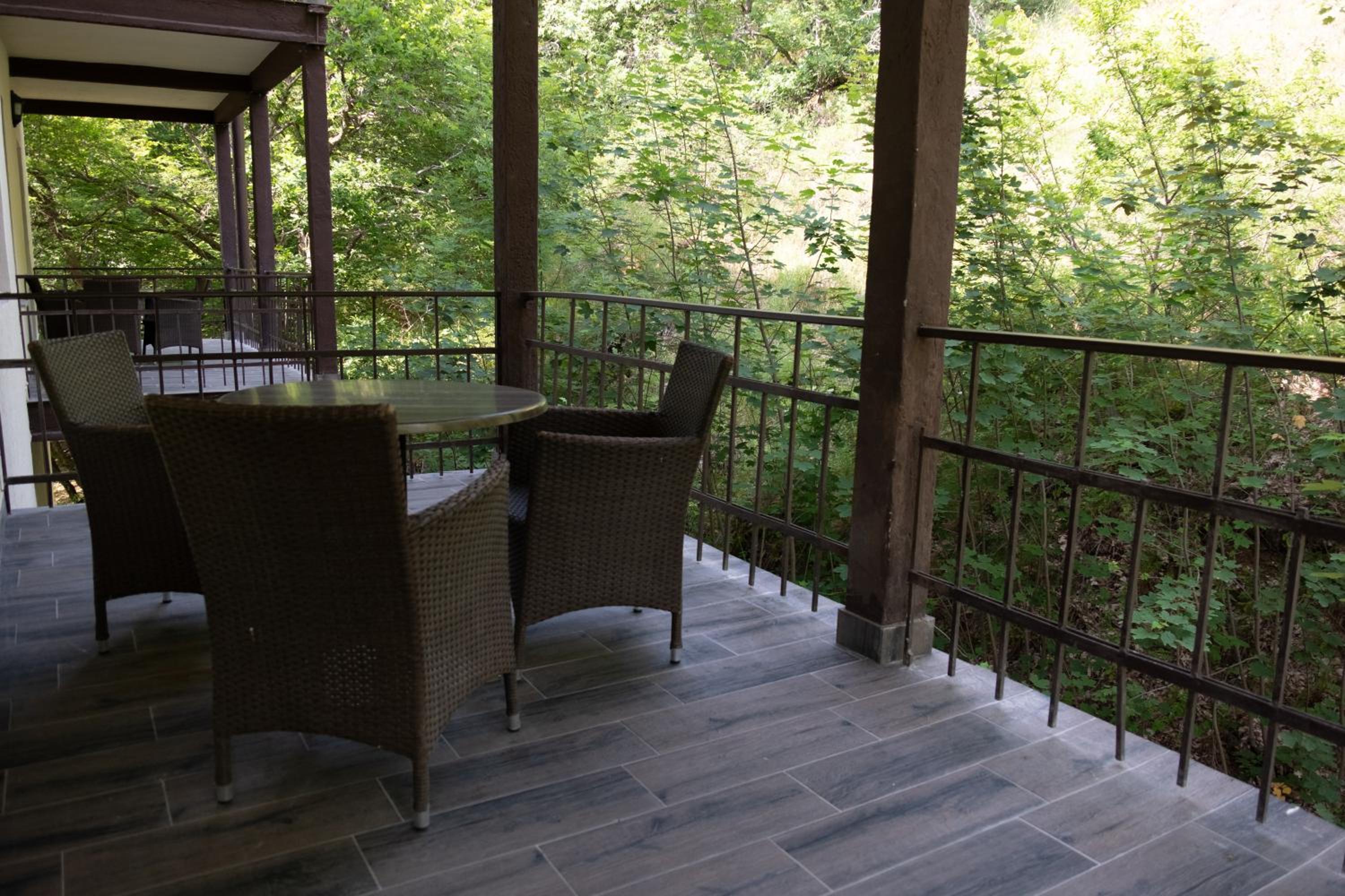 Superior Family Room photo 1